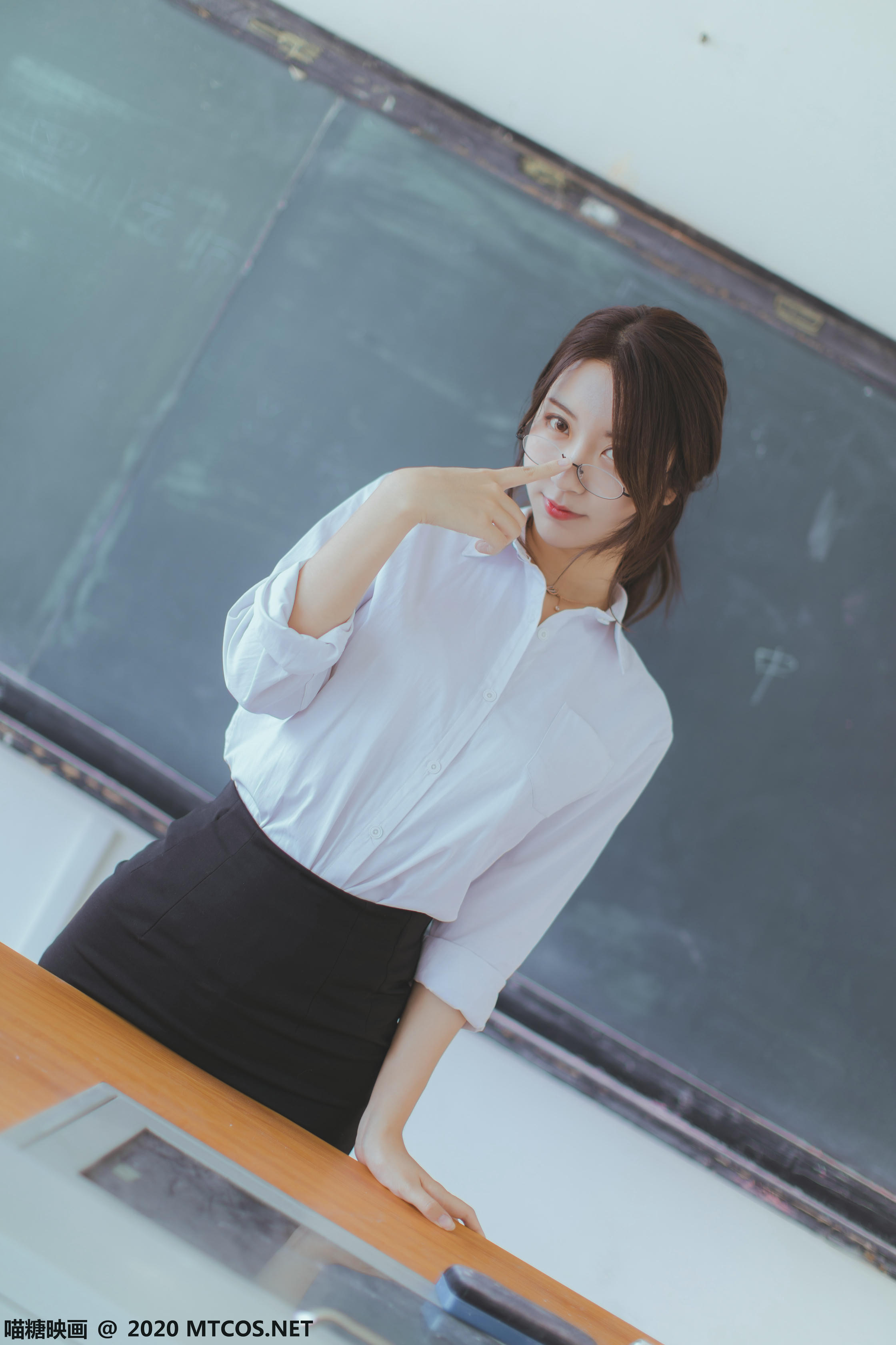 [喵糖映画] VOL.282 OL制服[29P／217MB]_第1集