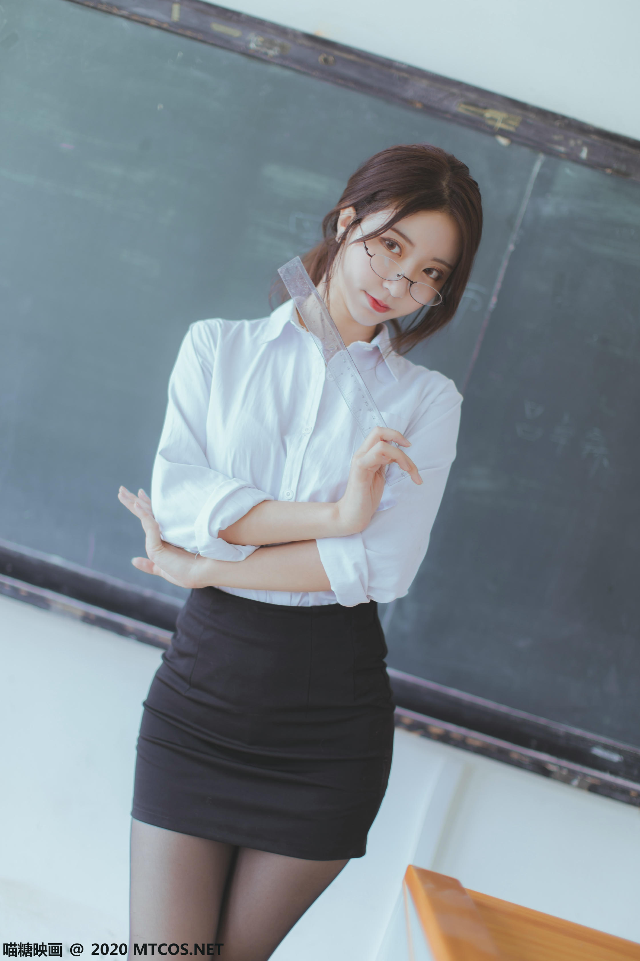 [喵糖映画] VOL.282 OL制服[29P／217MB]_第1集