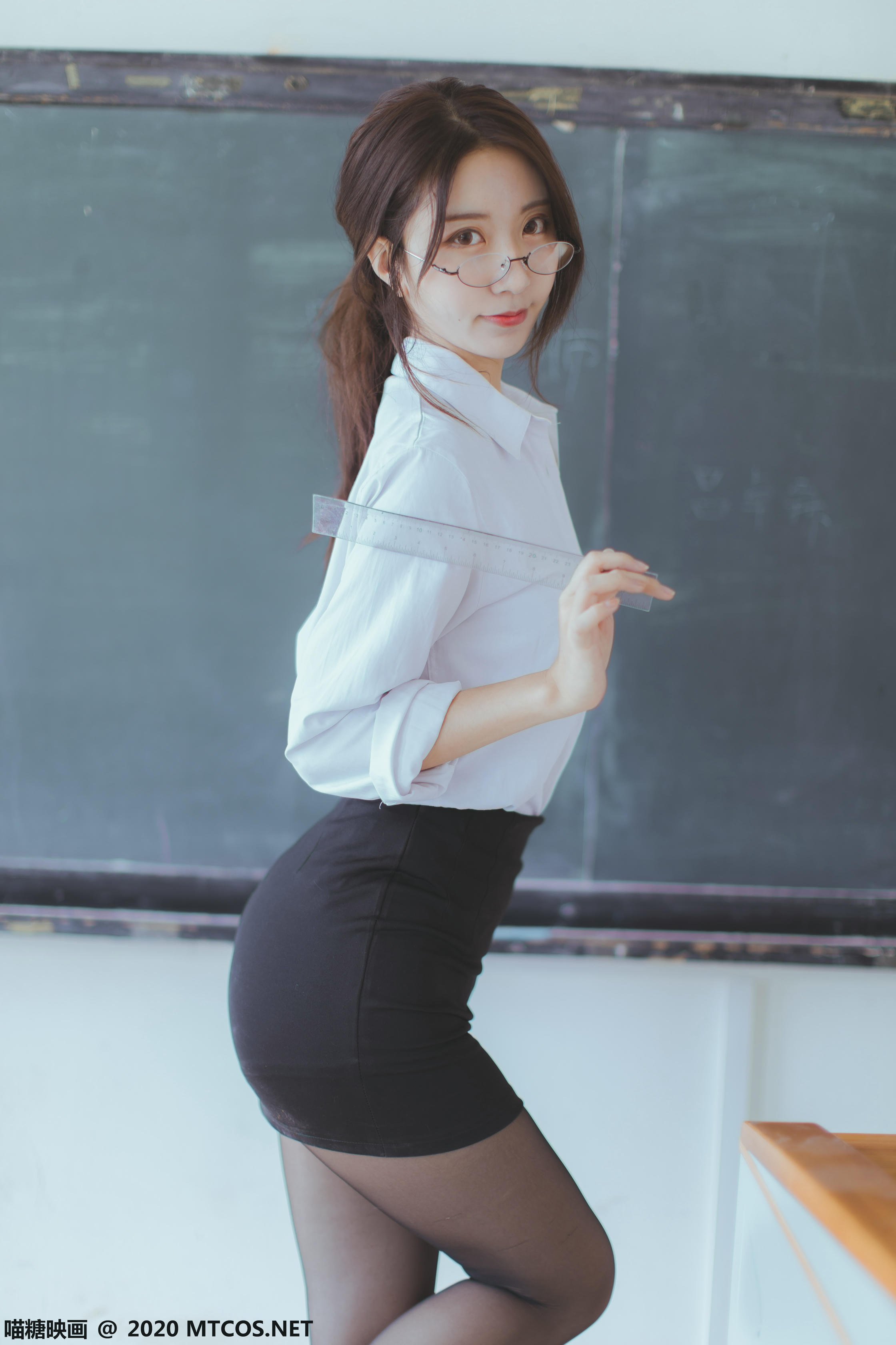 [喵糖映画] VOL.282 OL制服[29P／217MB]_第1集