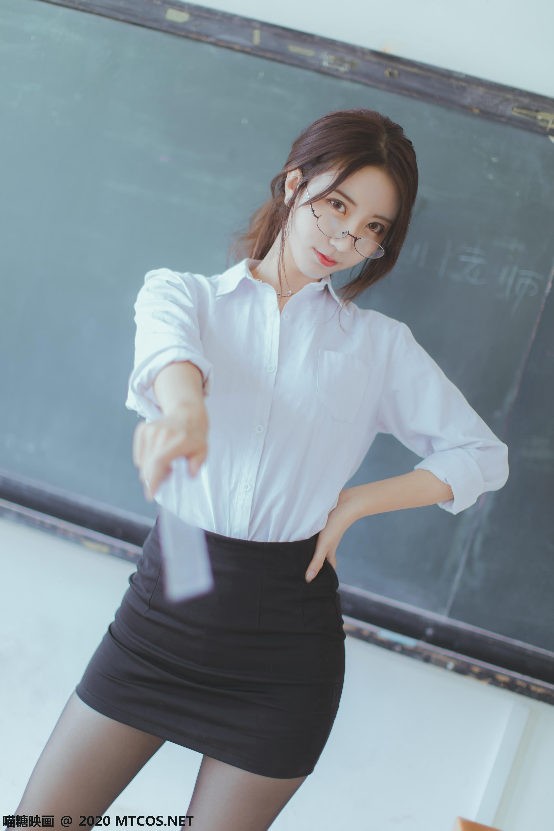 [喵糖映画] VOL.282 OL制服[29P／217MB]_第1集