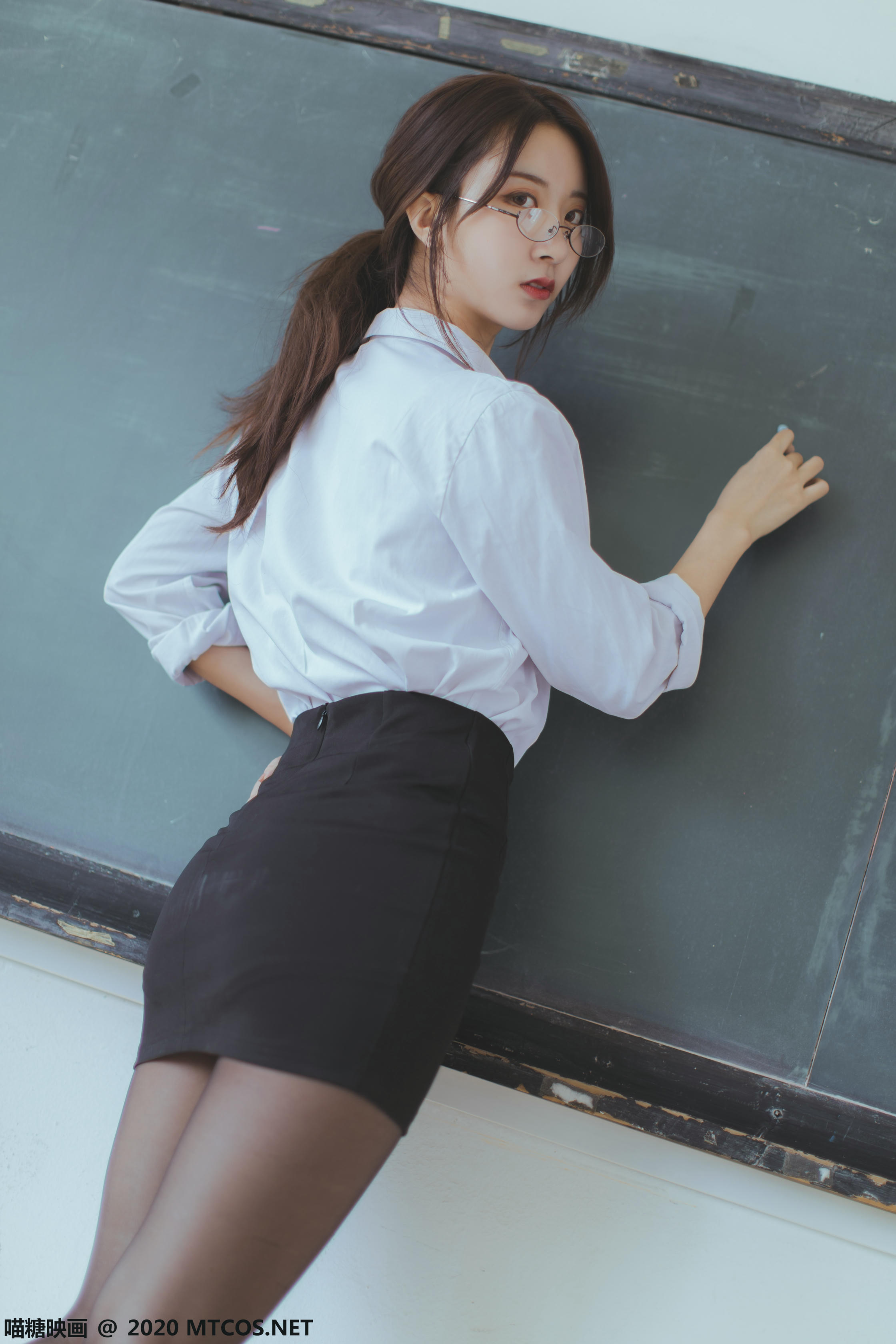 [喵糖映画] VOL.282 OL制服[29P／217MB]_第1集