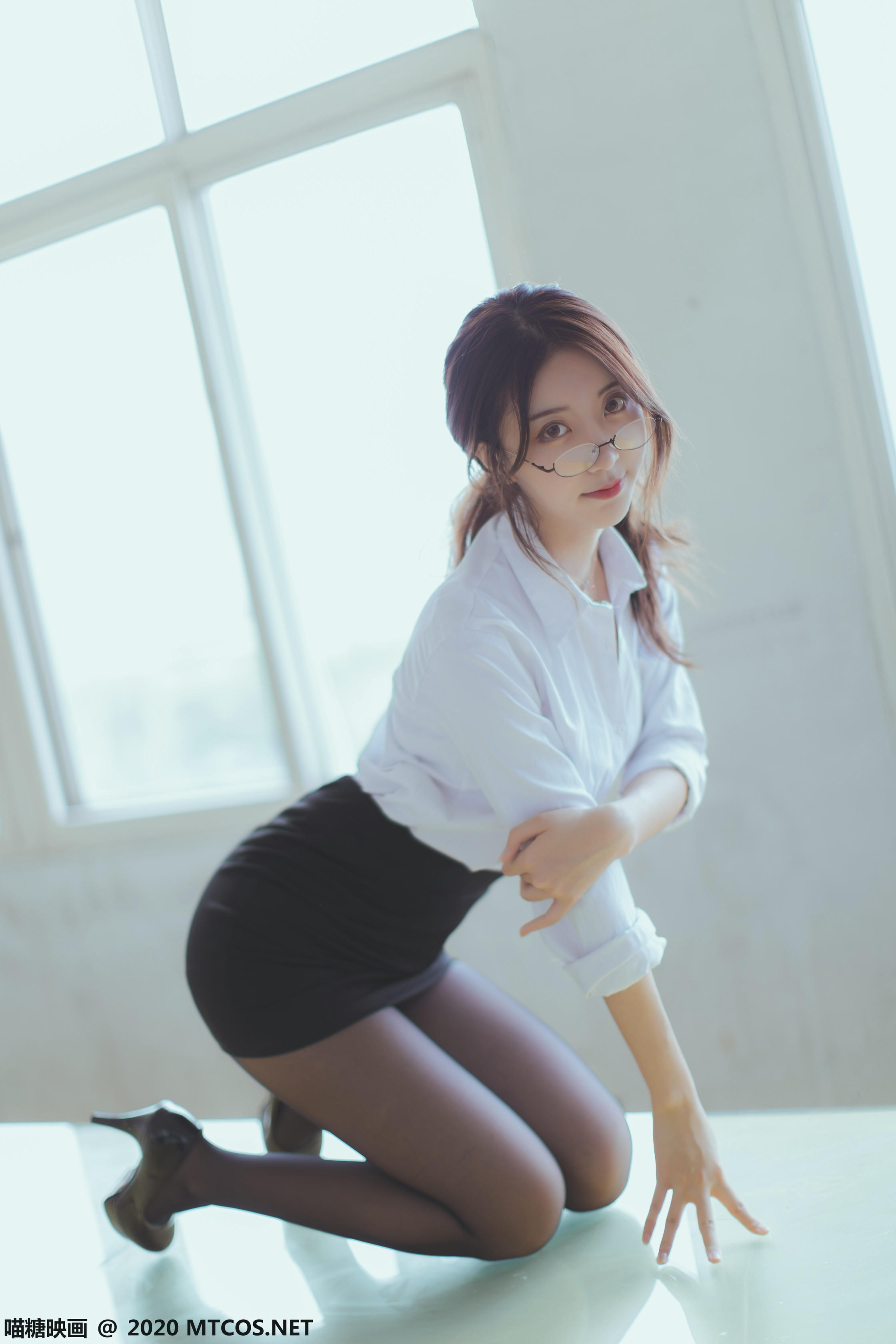 [喵糖映画] VOL.282 OL制服[29P／217MB]_第2集