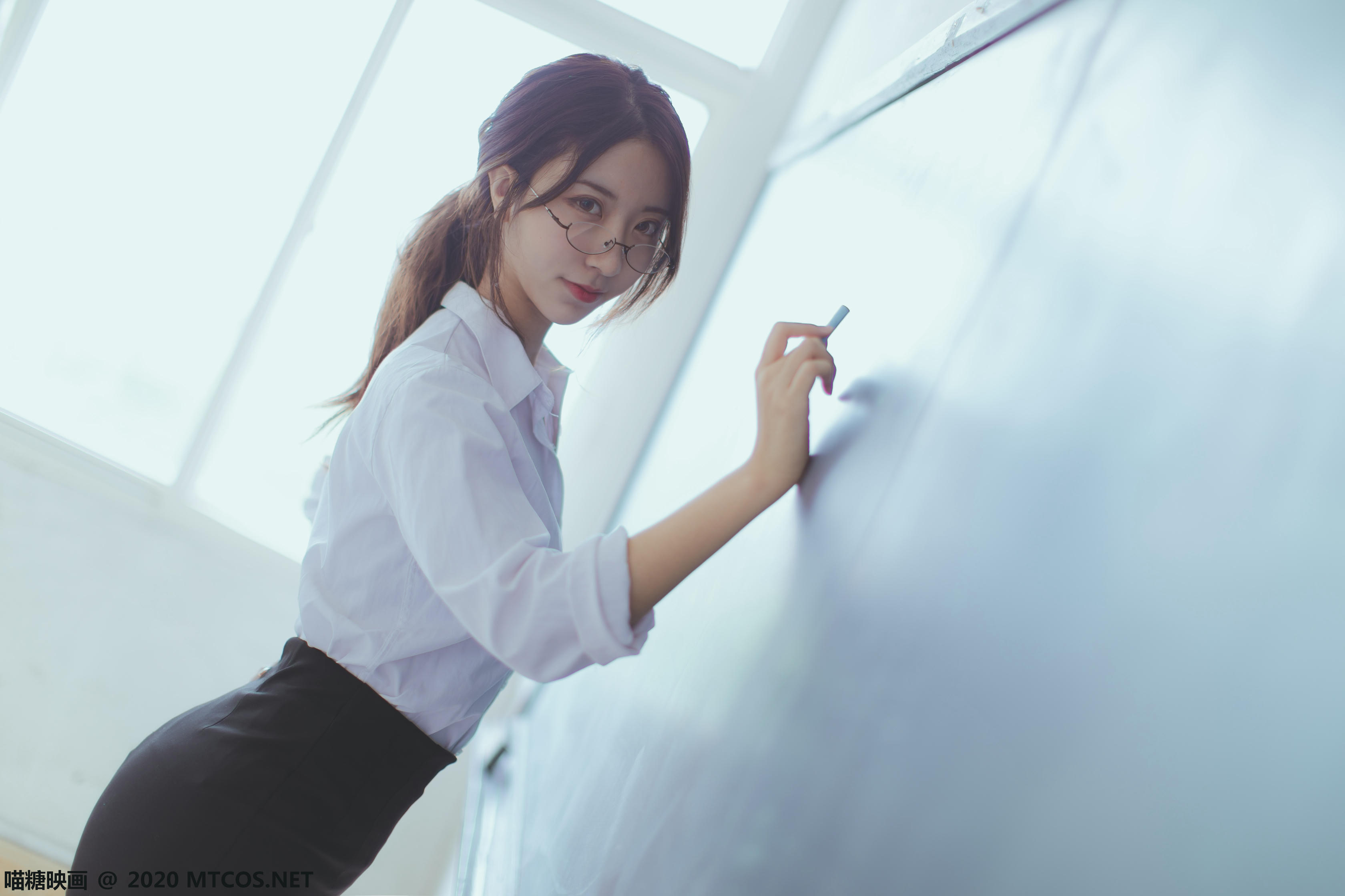 [喵糖映画] VOL.282 OL制服[29P／217MB]_第1集