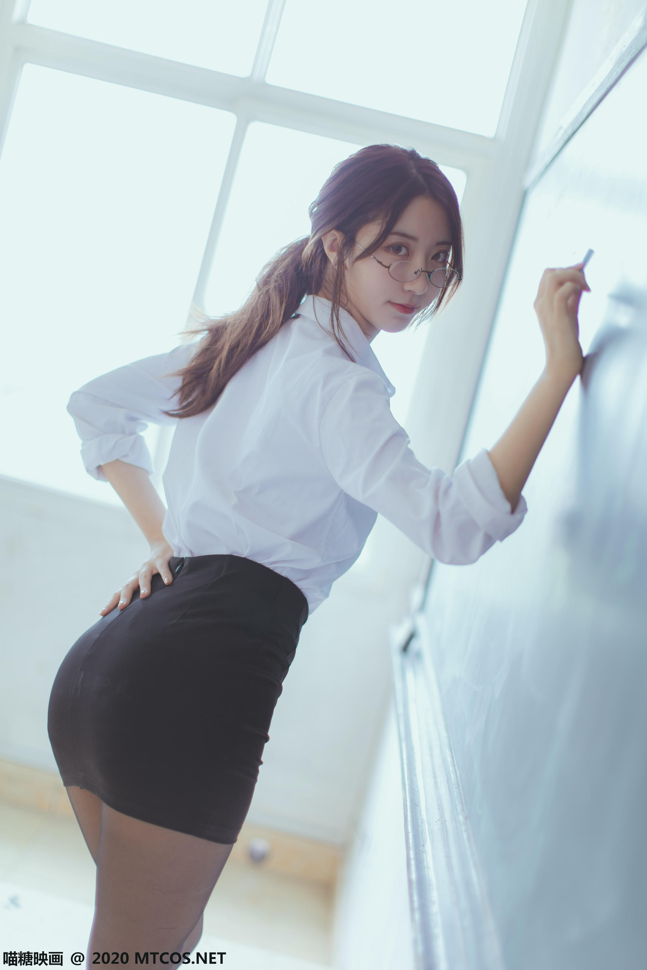 [喵糖映画] VOL.282 OL制服[29P／217MB]_第1集