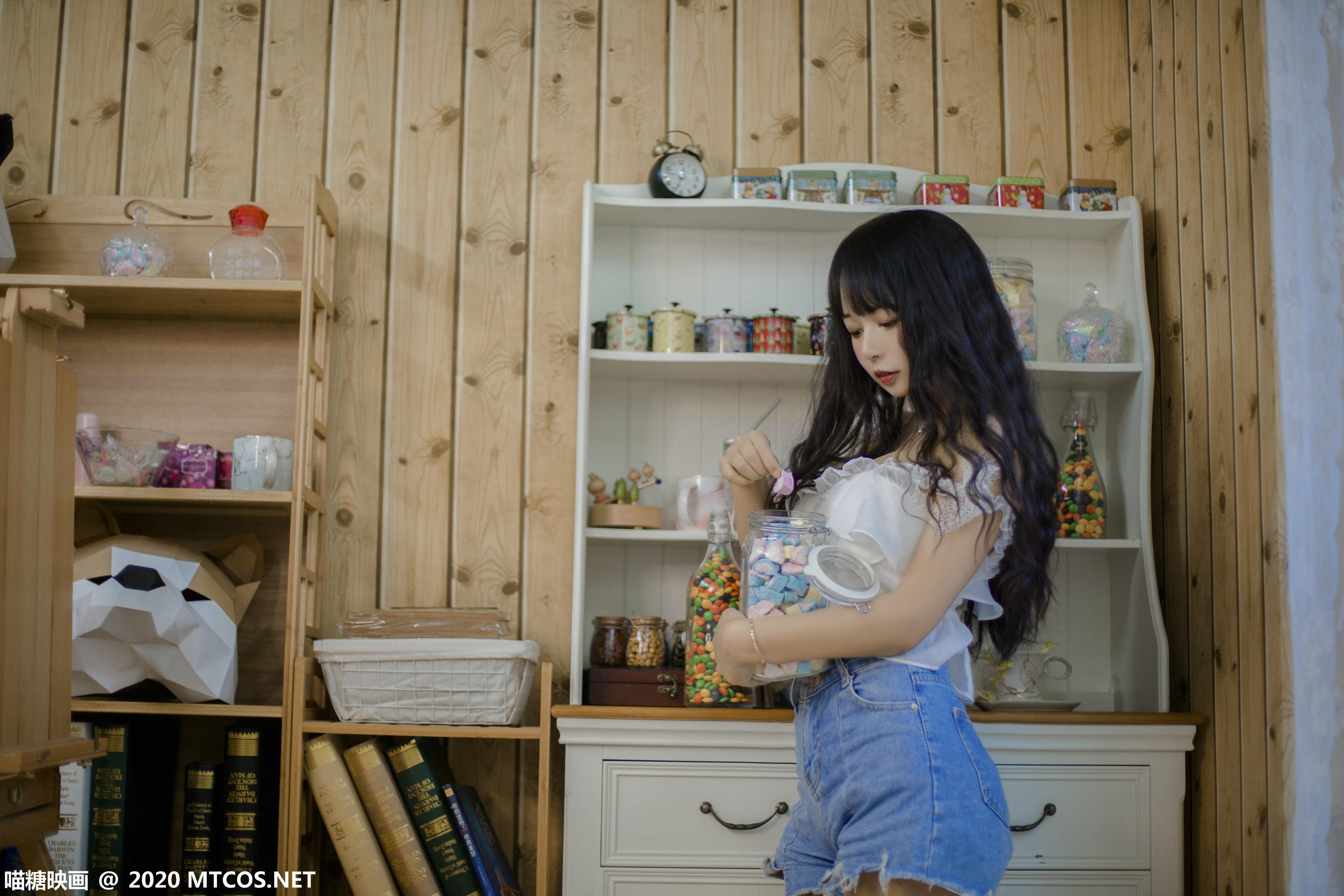 [喵糖映画] VOL.288 客厅少女[20P／137MB]_第1集