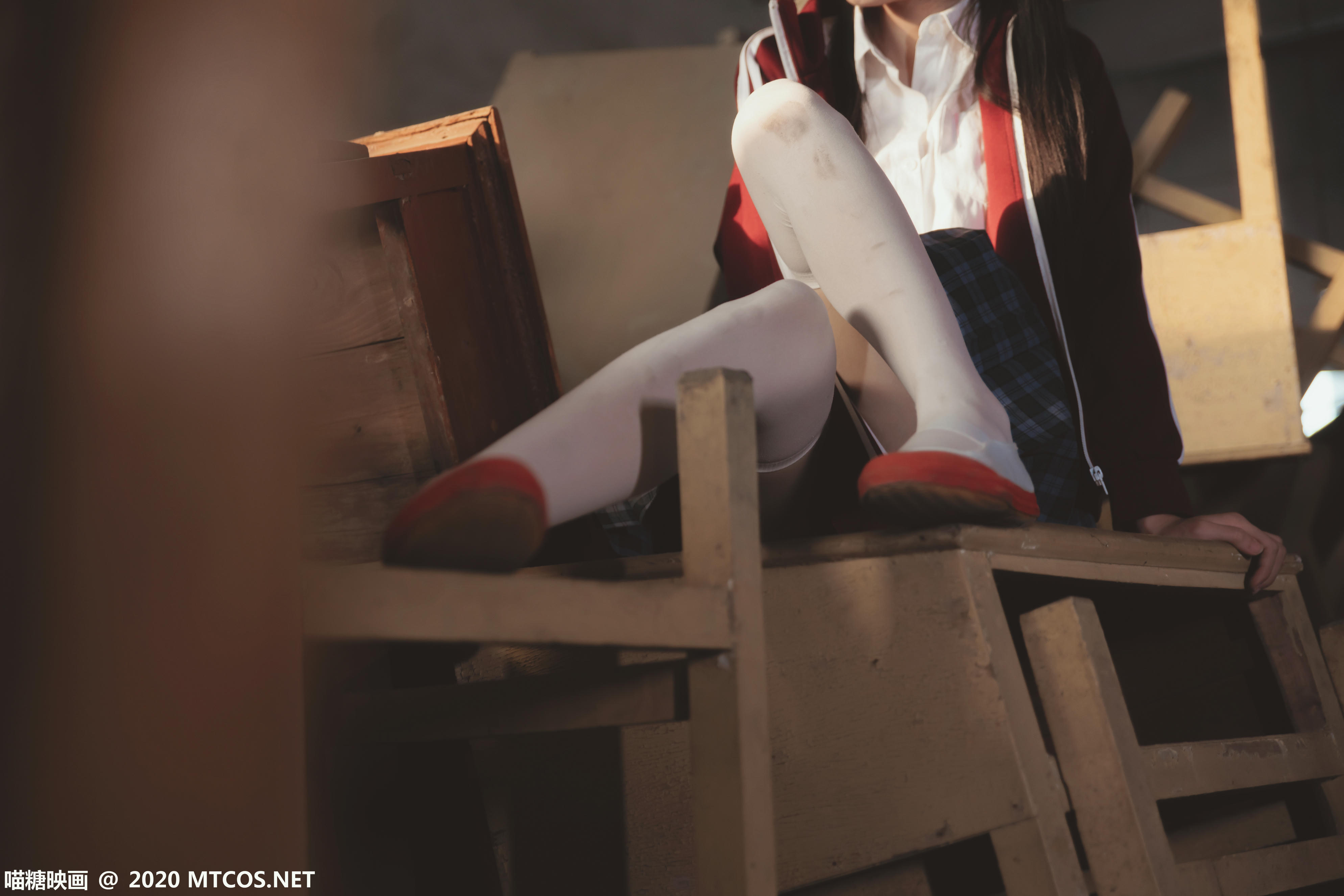 [喵糖映画] VOL.304 废弃教室[31P／833MB]_第1集