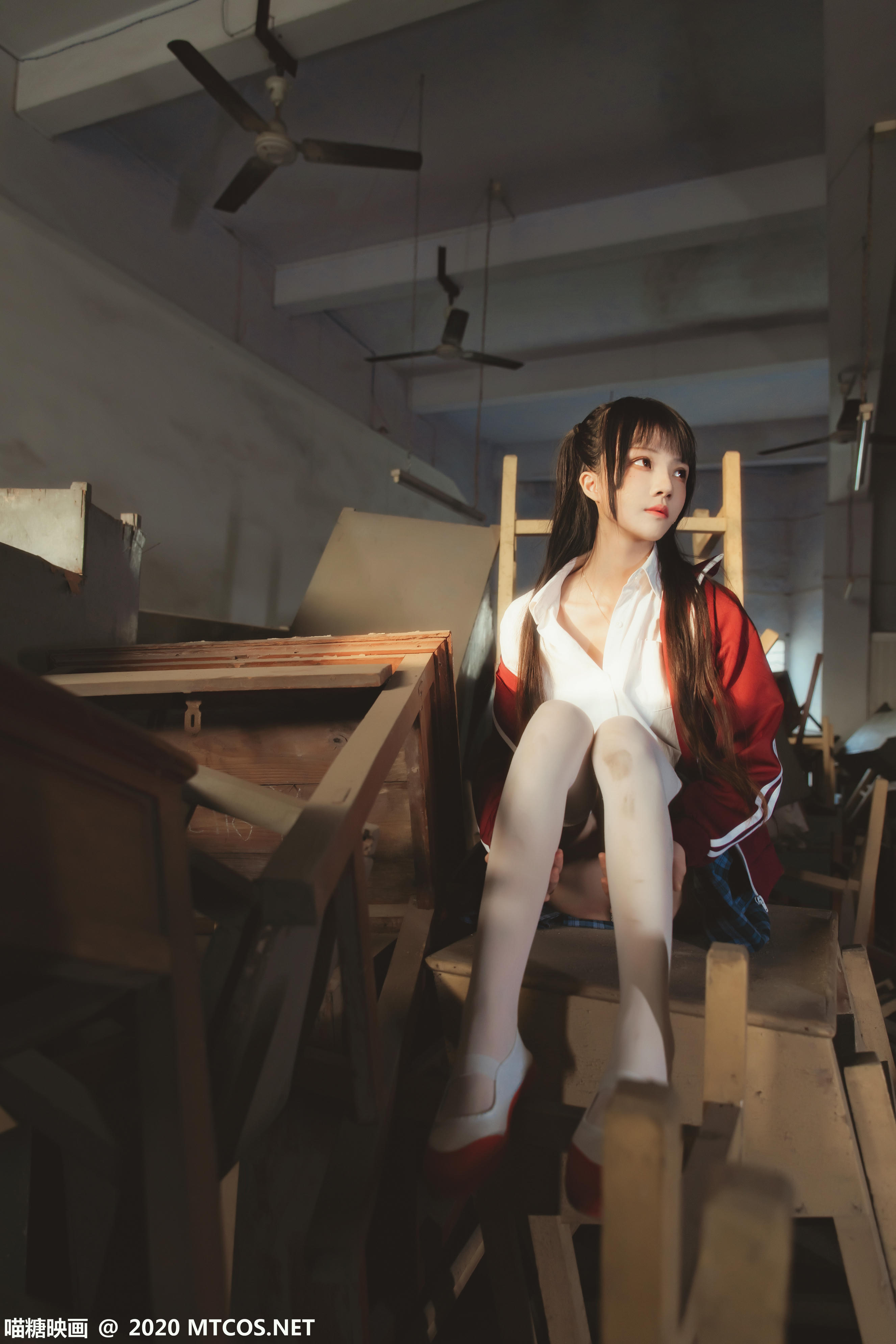 [喵糖映画] VOL.304 废弃教室[31P／833MB]_第1集