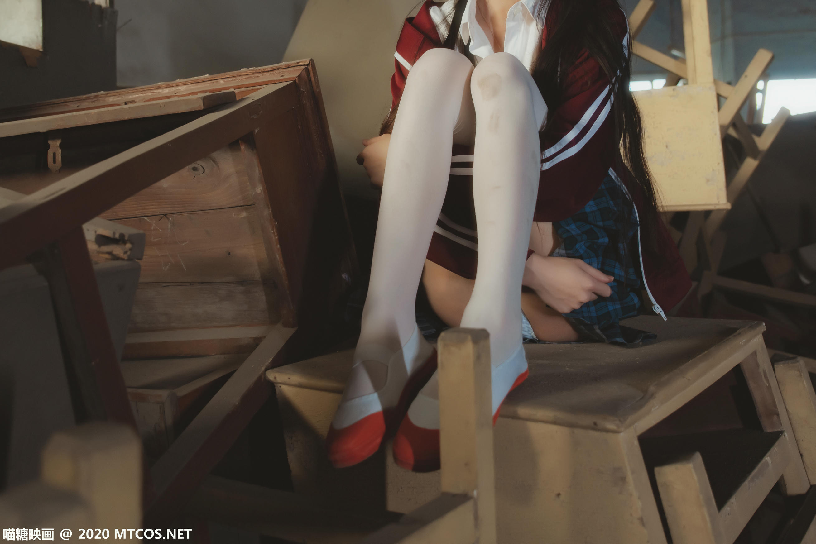 [喵糖映画] VOL.304 废弃教室[31P／833MB]_第1集