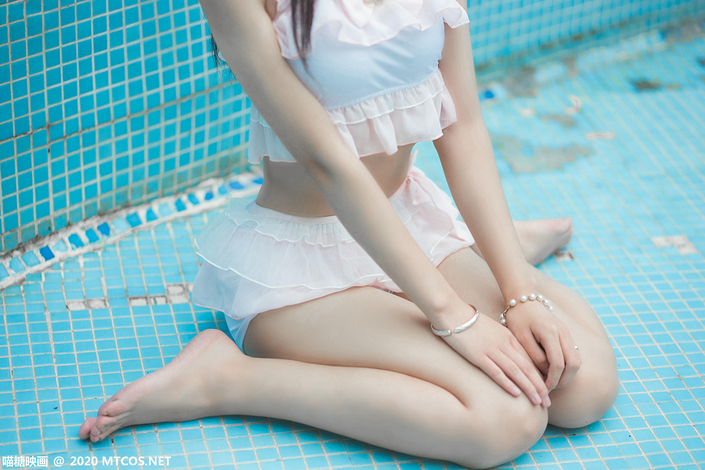 [喵糖映画] VOL.312 泳池萌妹[35P／191MB]_第1集