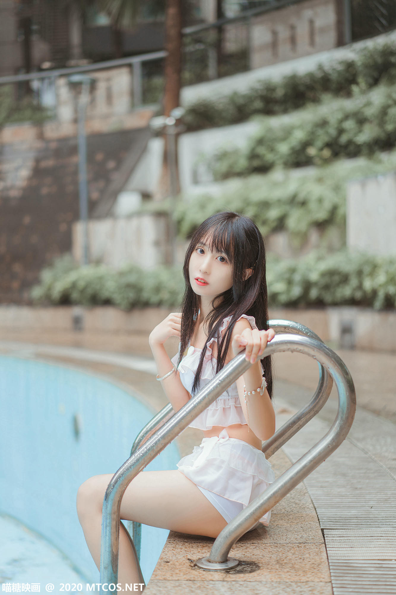 [喵糖映画] VOL.312 泳池萌妹[35P／191MB]_第1集