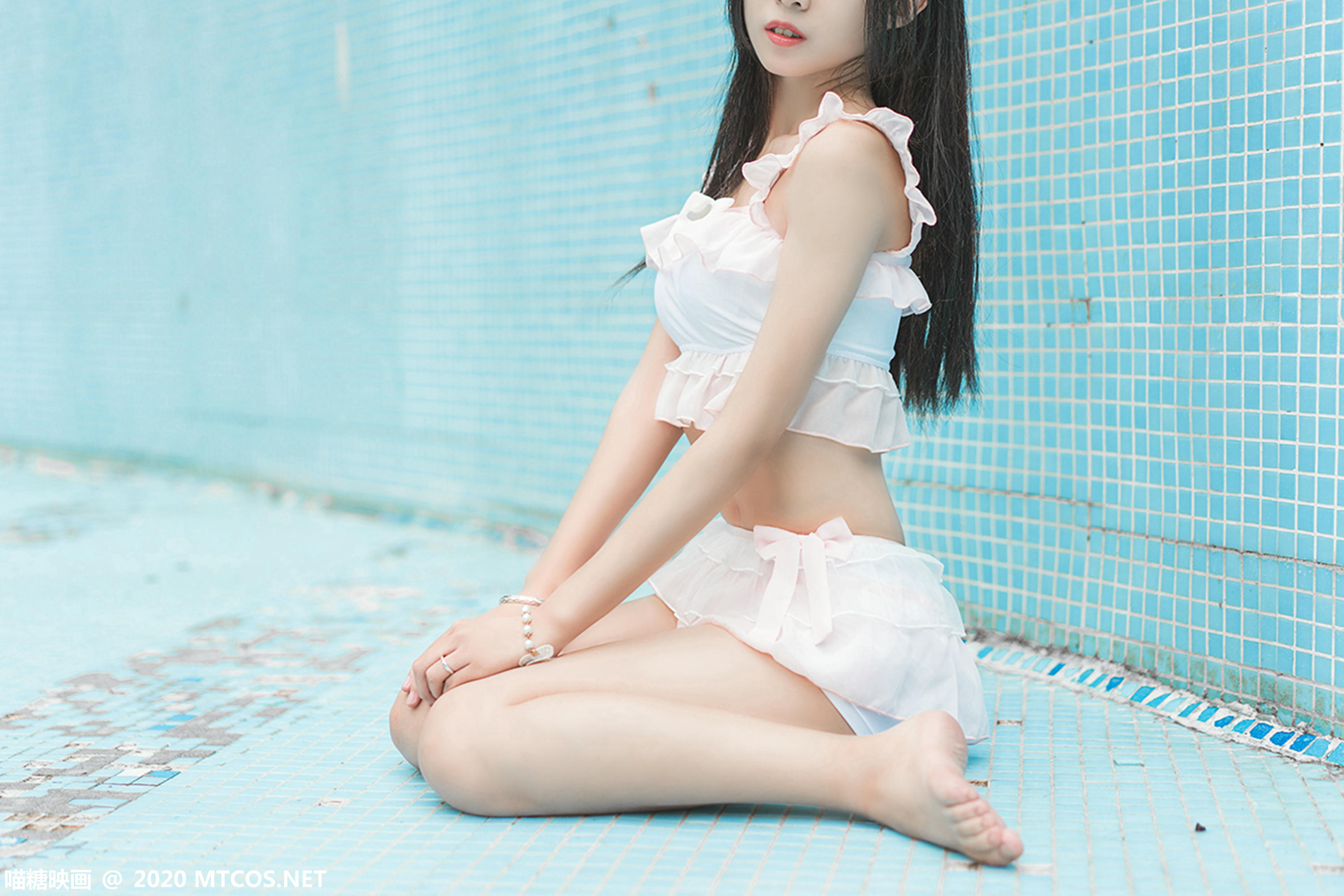 [喵糖映画] VOL.312 泳池萌妹[35P／191MB]_第2集