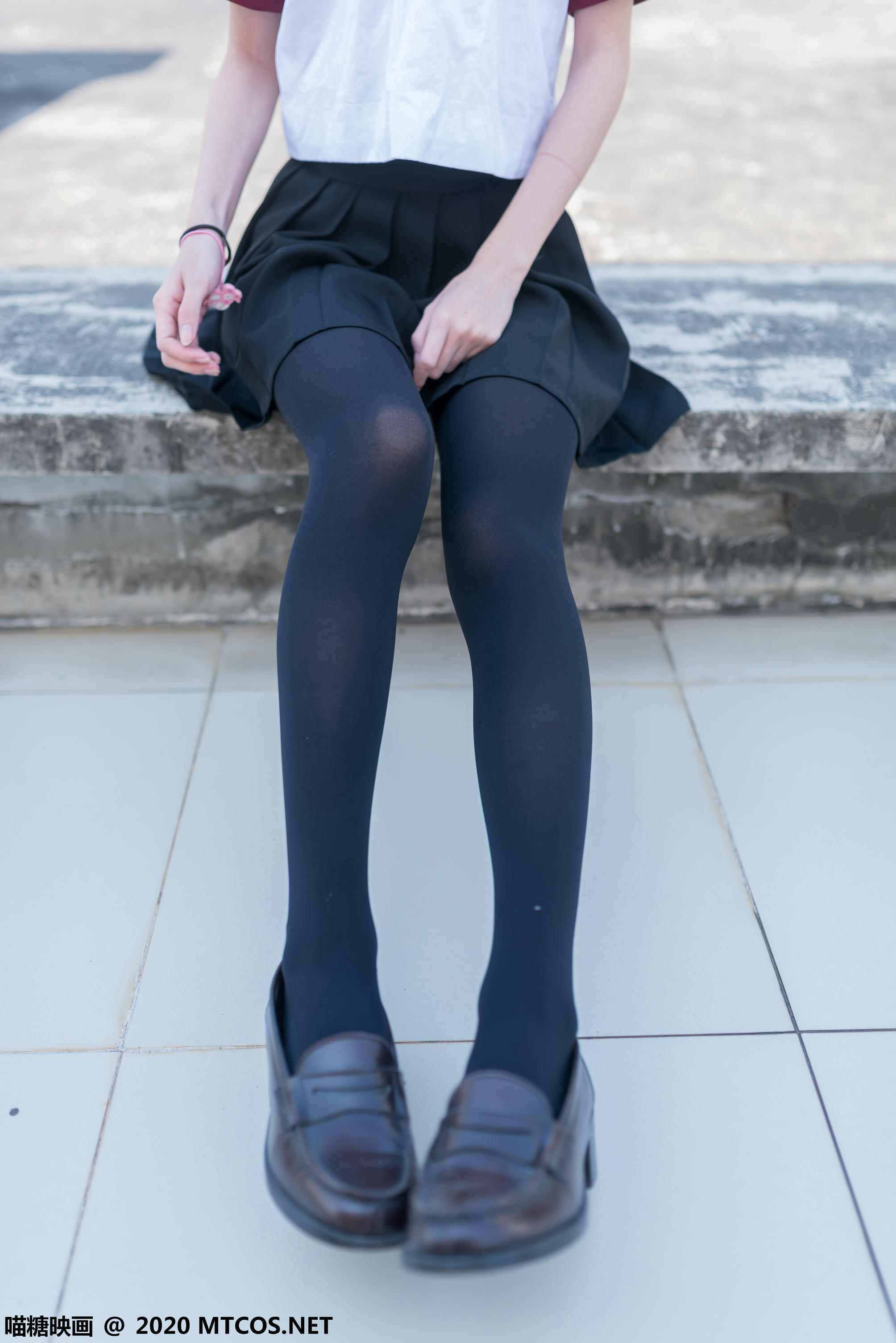 [喵糖映画] VOL.322 天台少女[46P／324MB]_第1集