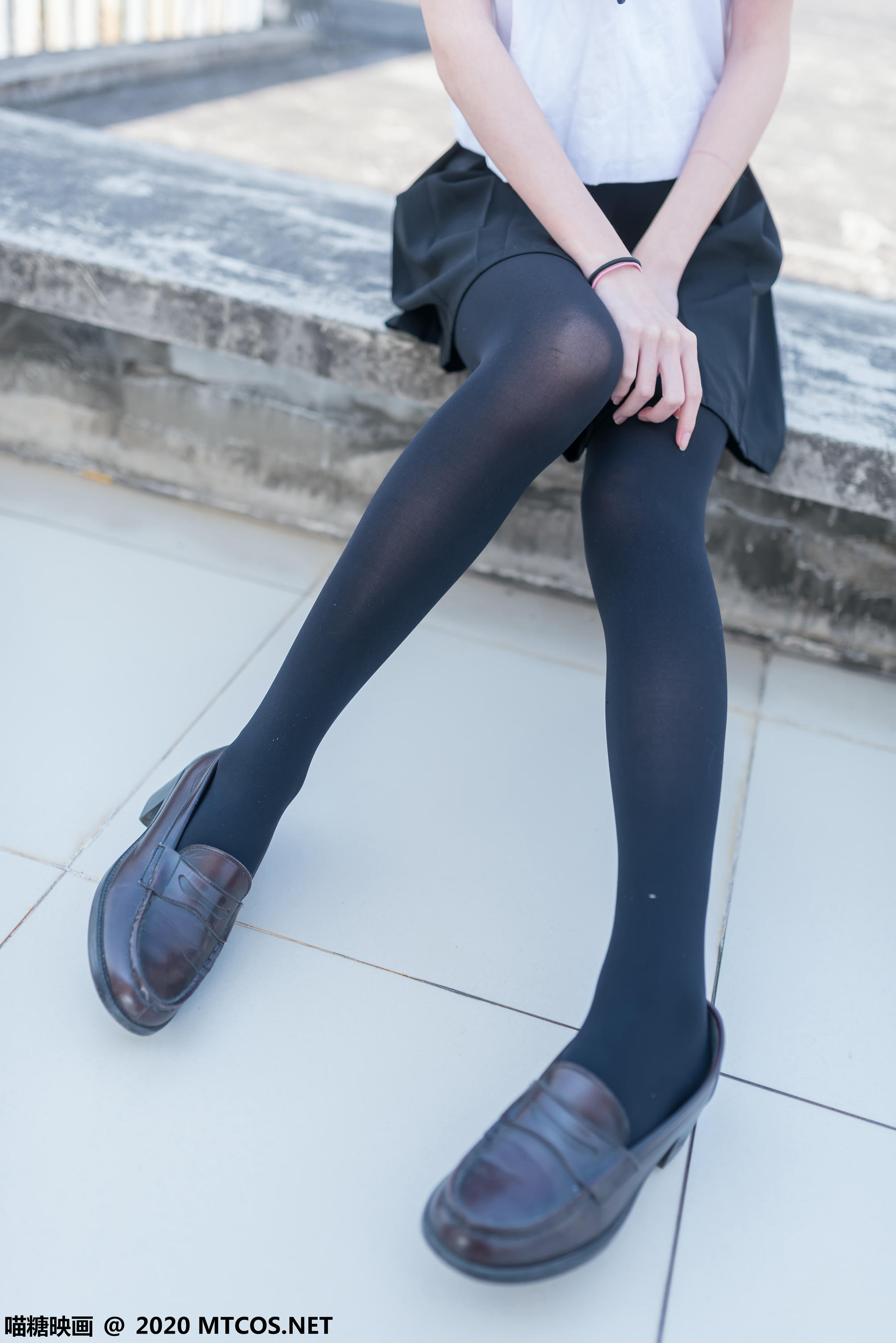 [喵糖映画] VOL.322 天台少女[46P／324MB]_第1集