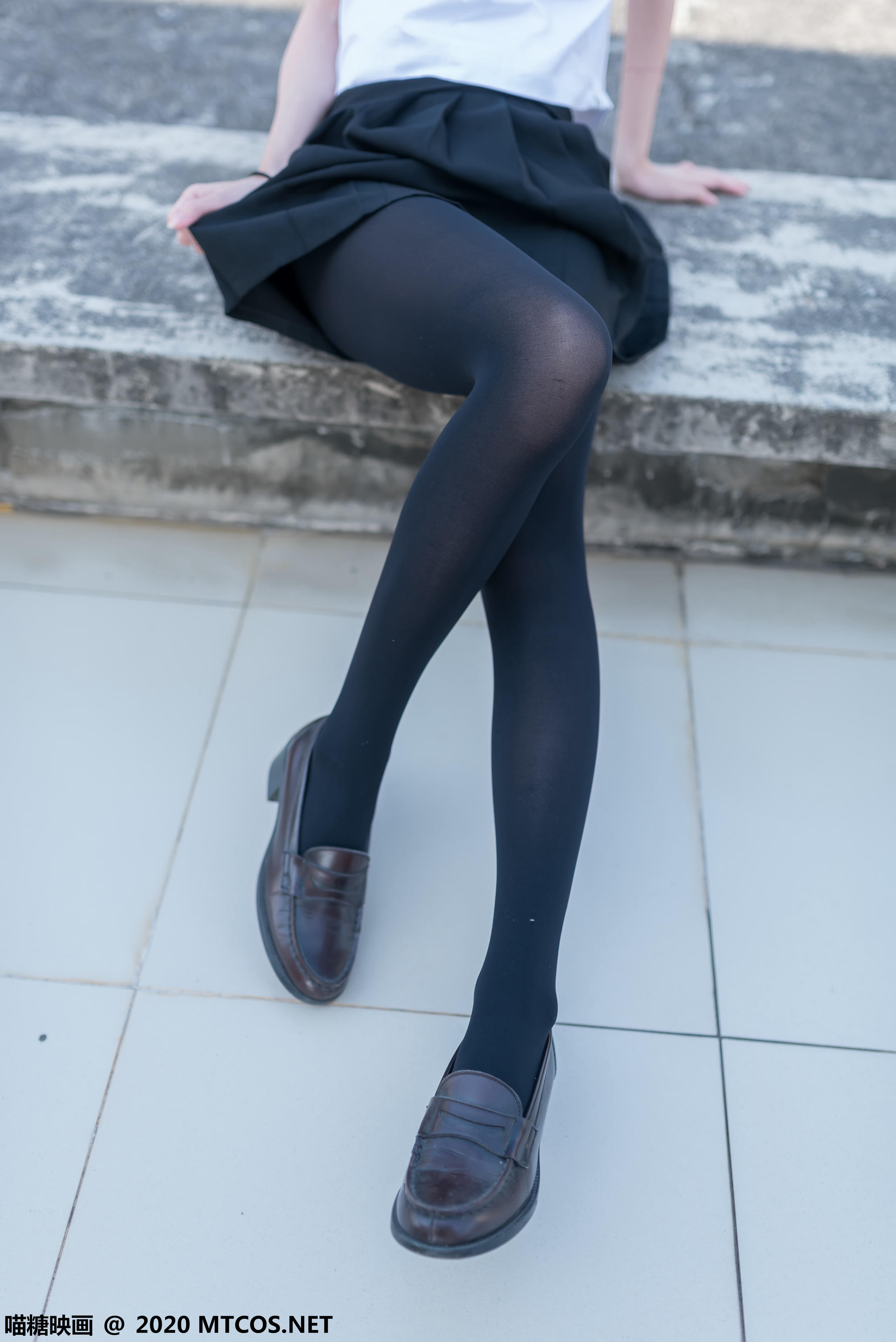 [喵糖映画] VOL.322 天台少女[46P／324MB]_第3集