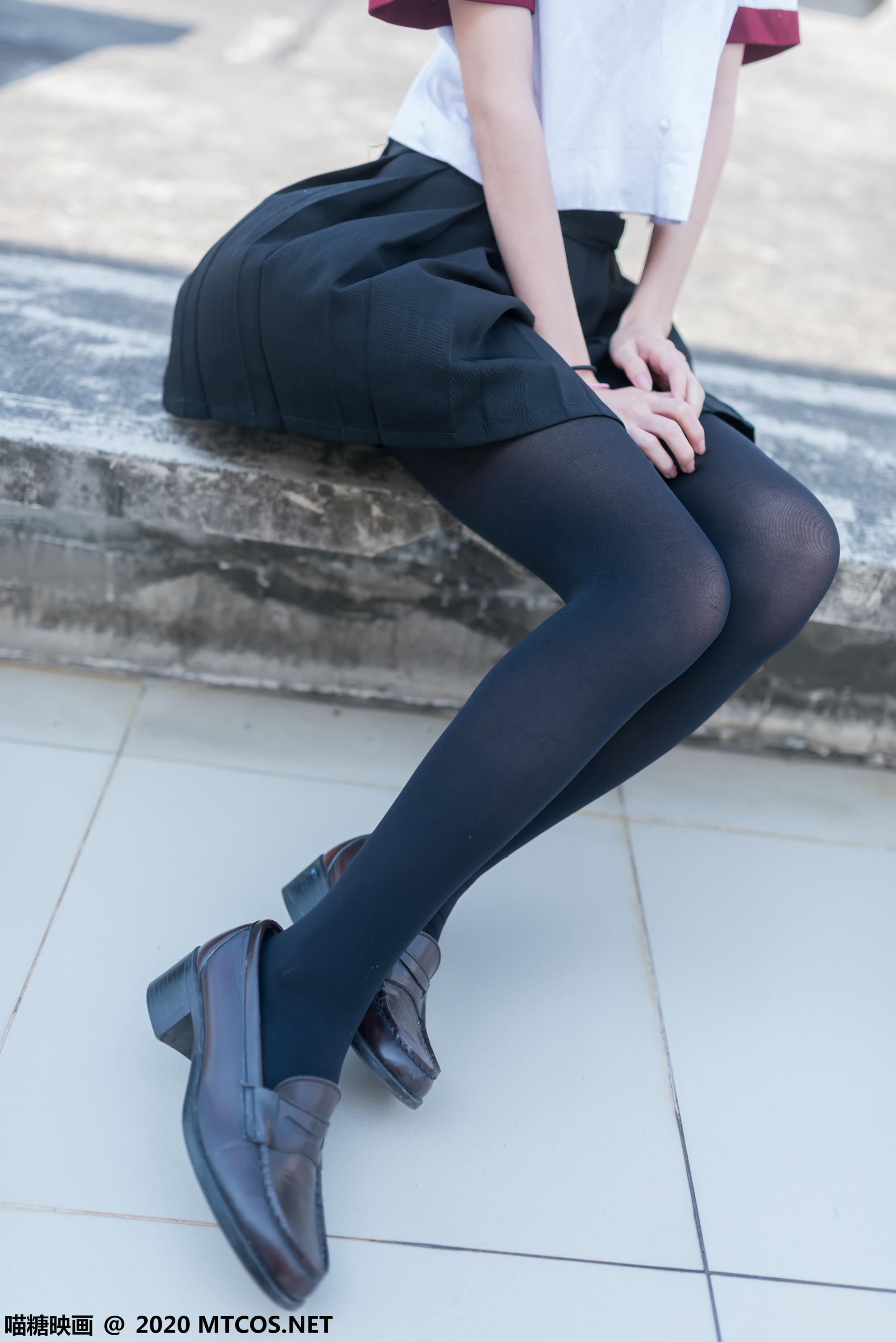 [喵糖映画] VOL.322 天台少女[46P／324MB]_第1集