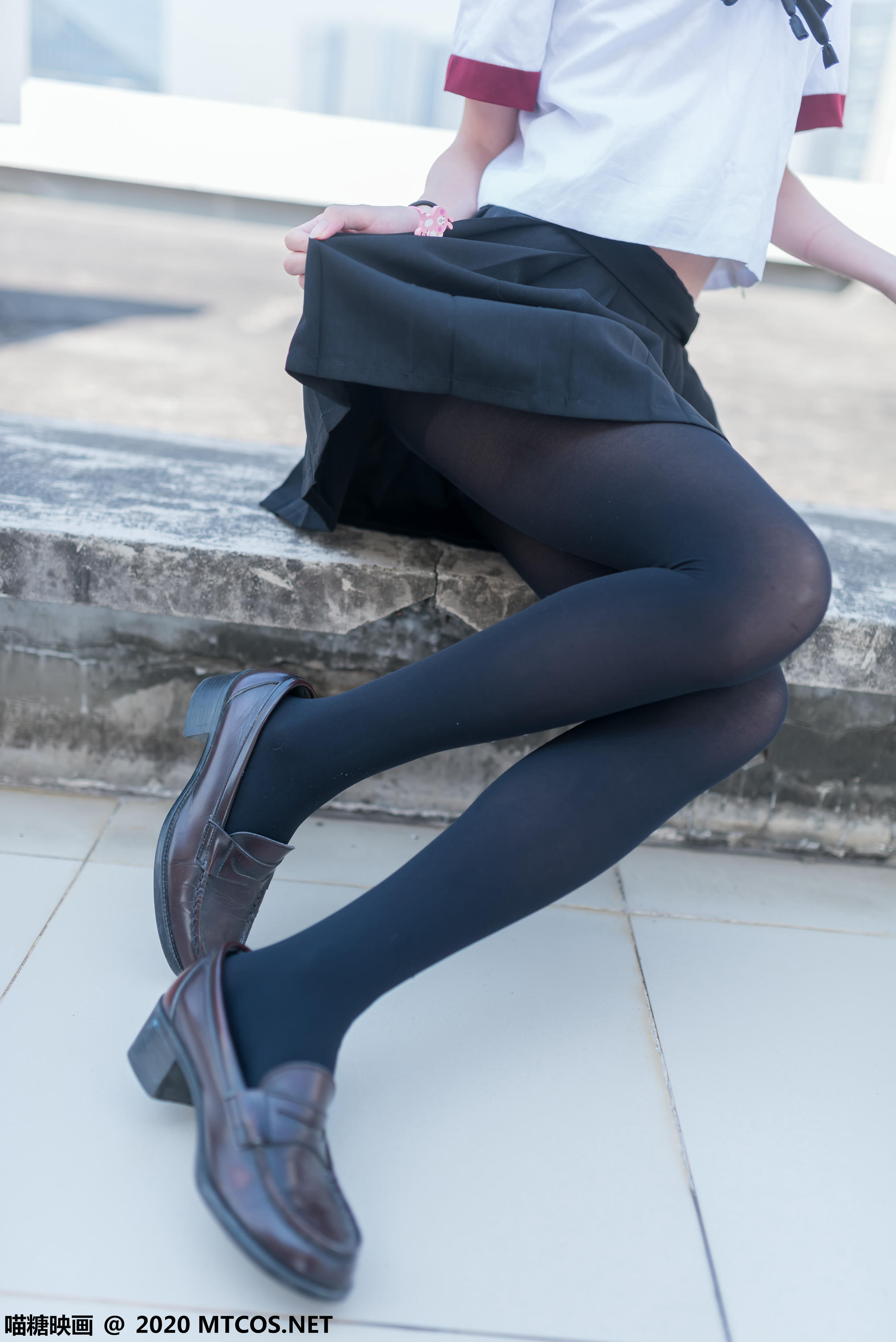 [喵糖映画] VOL.322 天台少女[46P／324MB]_第1集