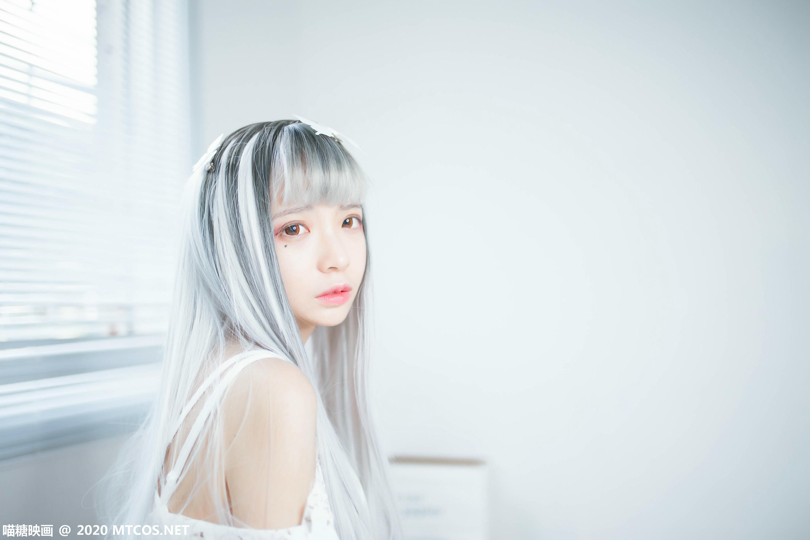 [喵糖映画] VOL.325 白色纱裙[25P／105MB]_第1集