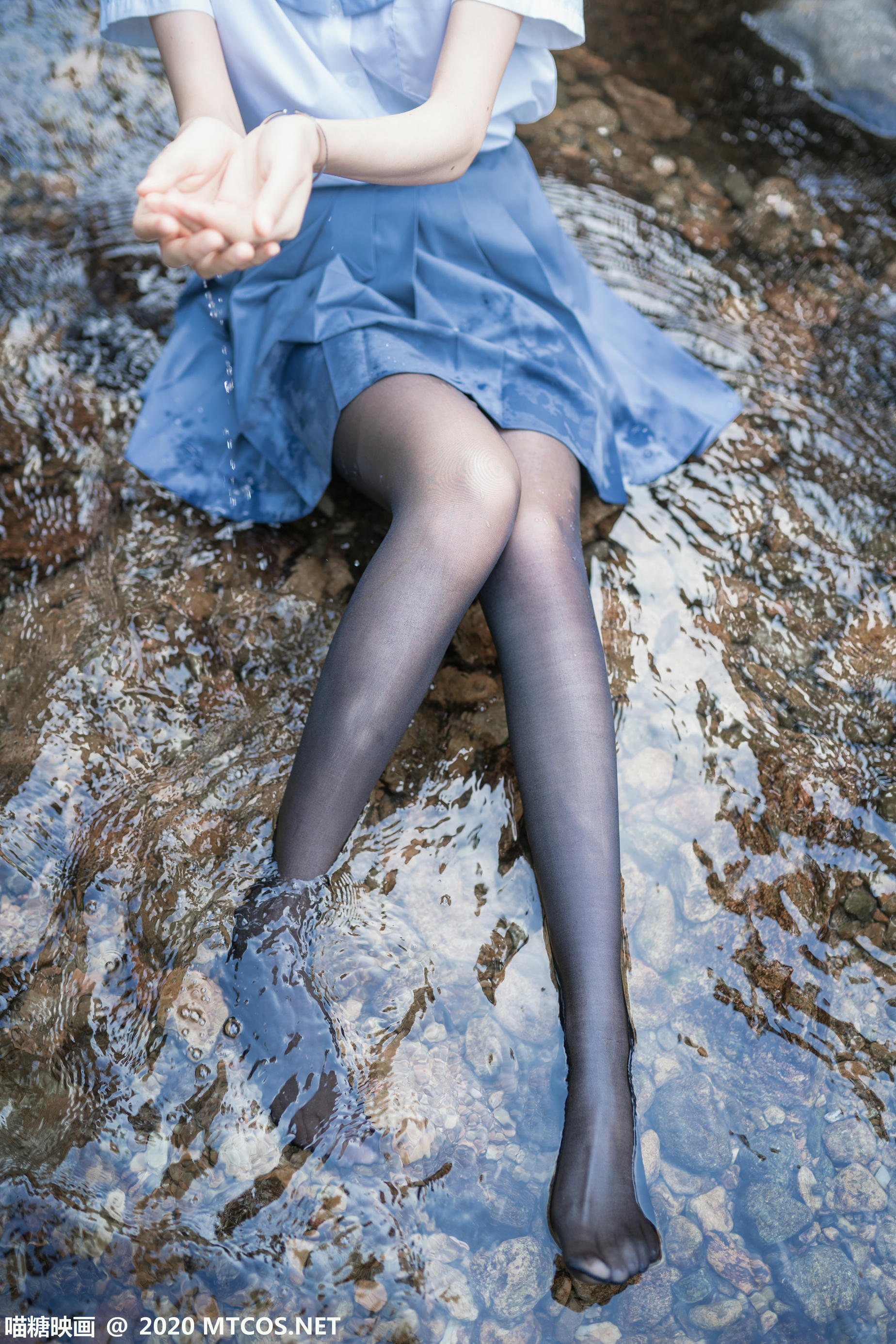 [喵糖映画] JKL.016 溪边JK制服[37P／372MB]_第1集