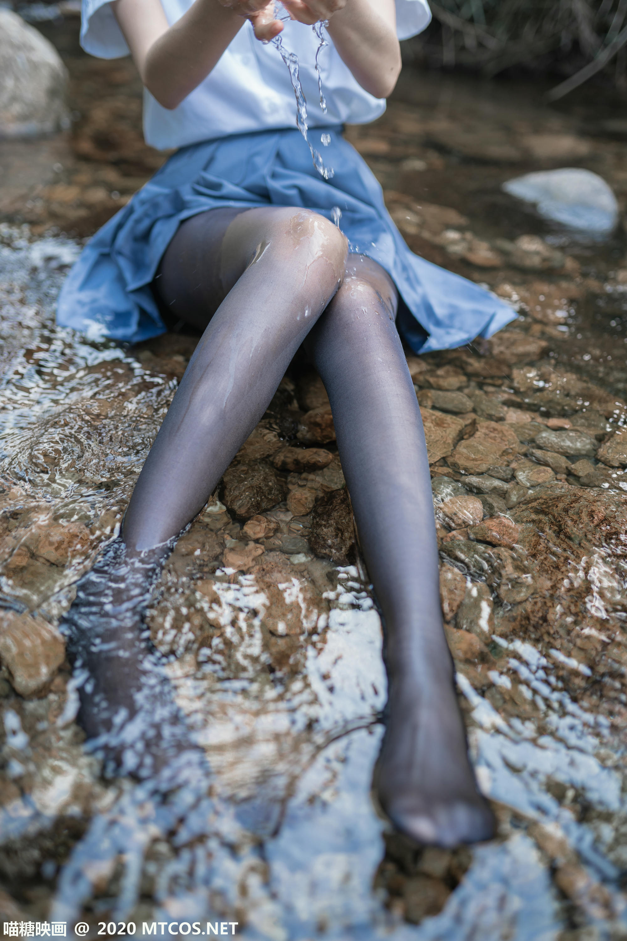 [喵糖映画] JKL.016 溪边JK制服[37P／372MB]_第1集