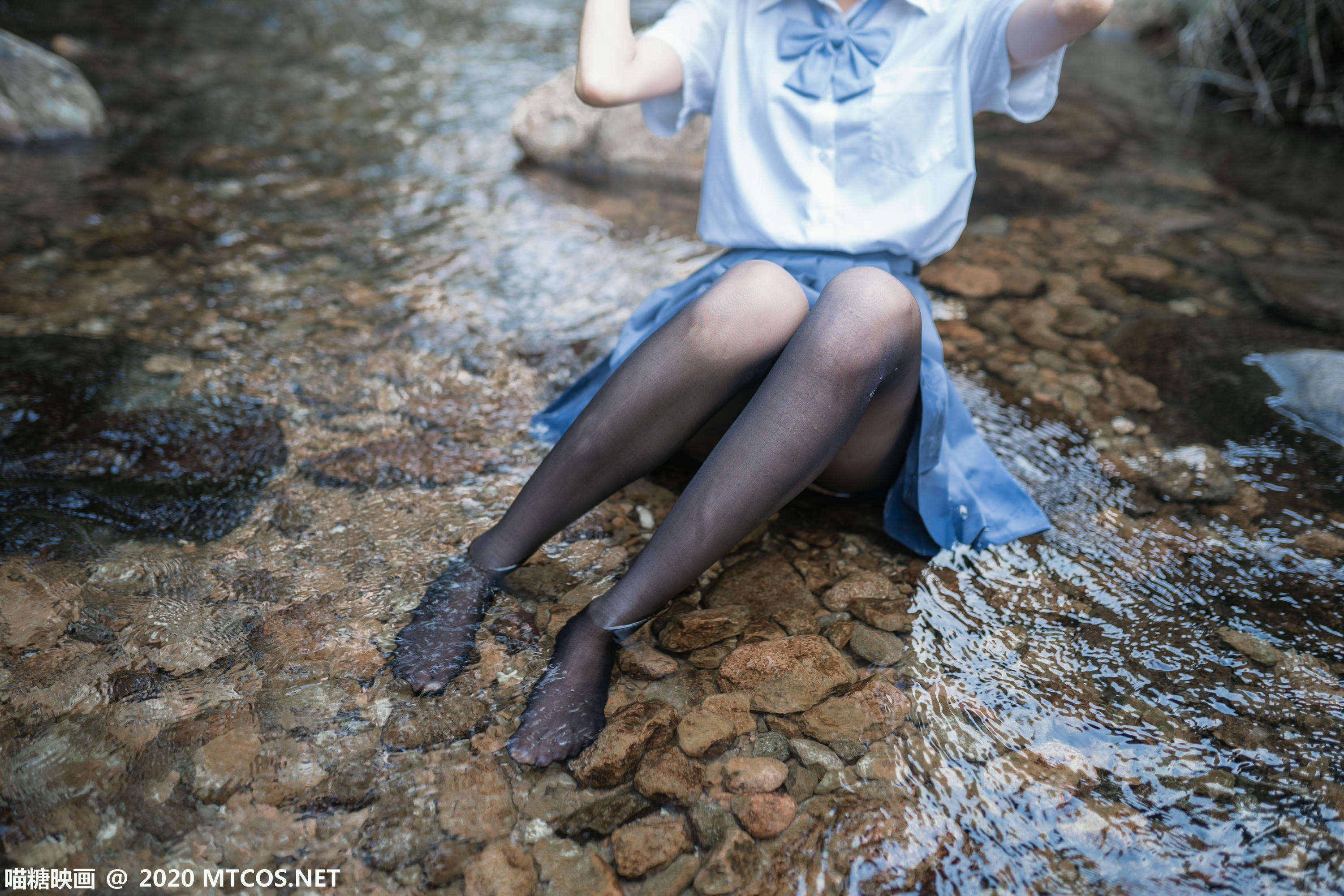 [喵糖映画] JKL.016 溪边JK制服[37P／372MB]_第2集