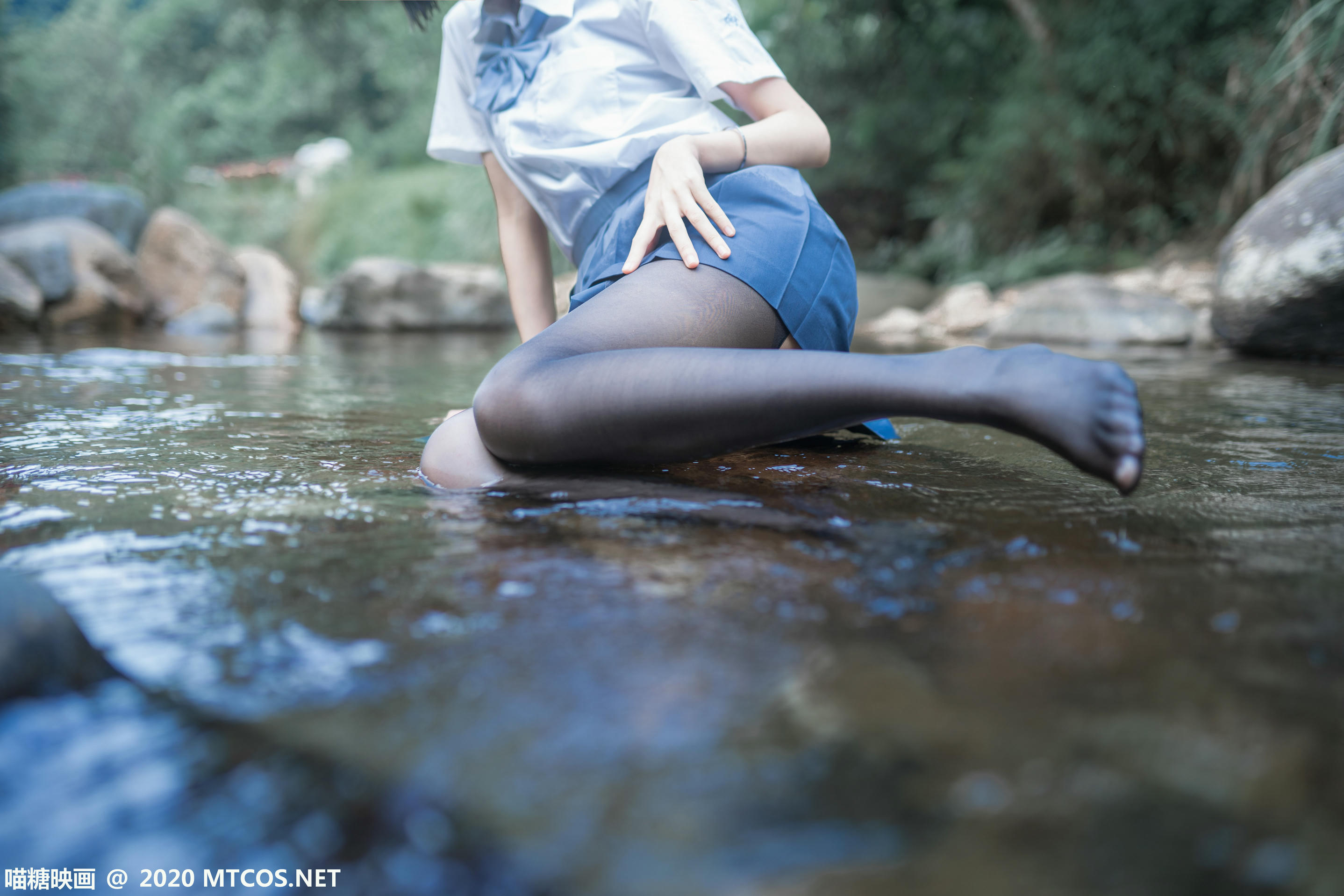 [喵糖映画] JKL.016 溪边JK制服[37P／372MB]_第2集