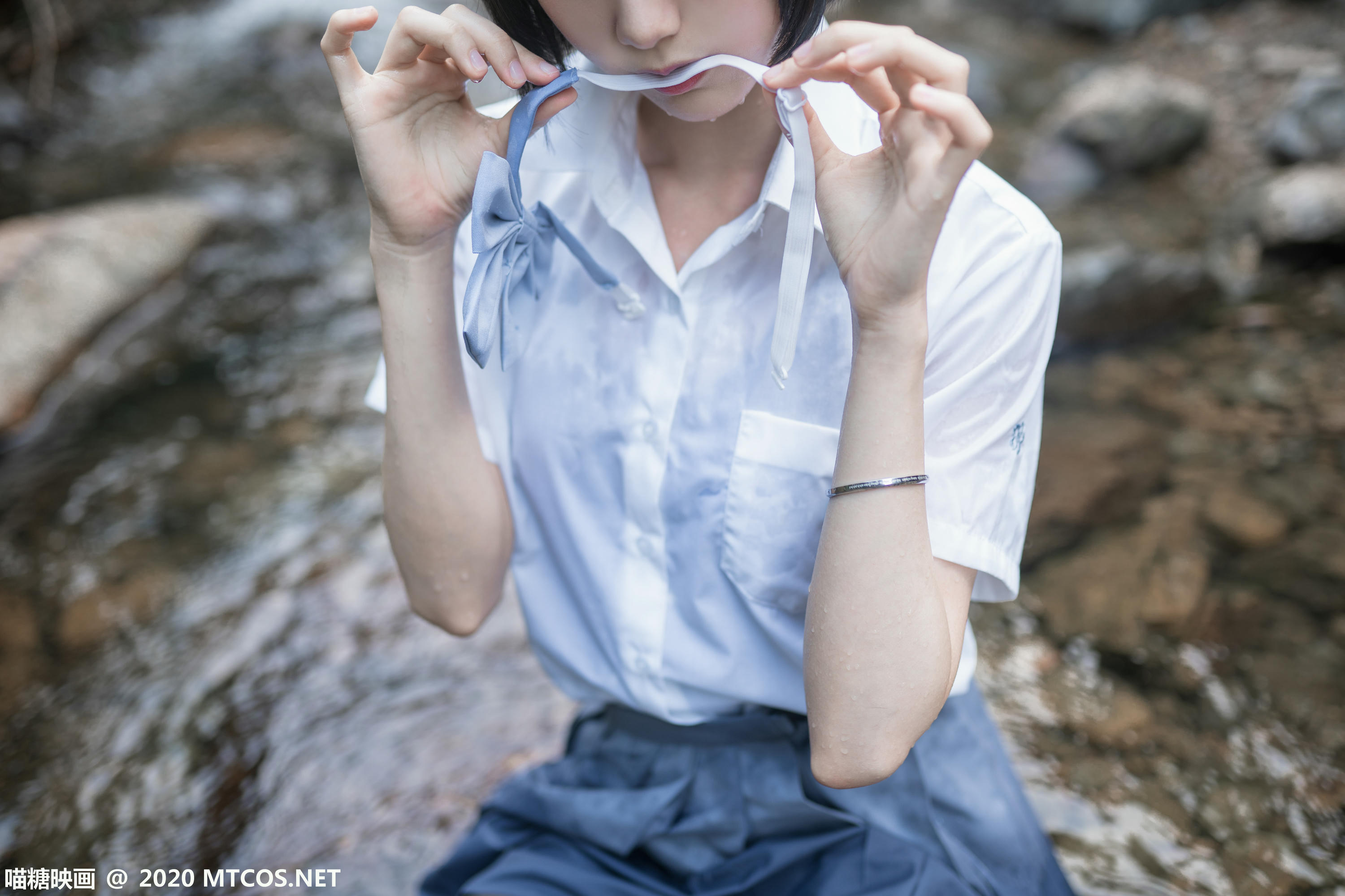 [喵糖映画] JKL.016 溪边JK制服[37P／372MB]_第2集