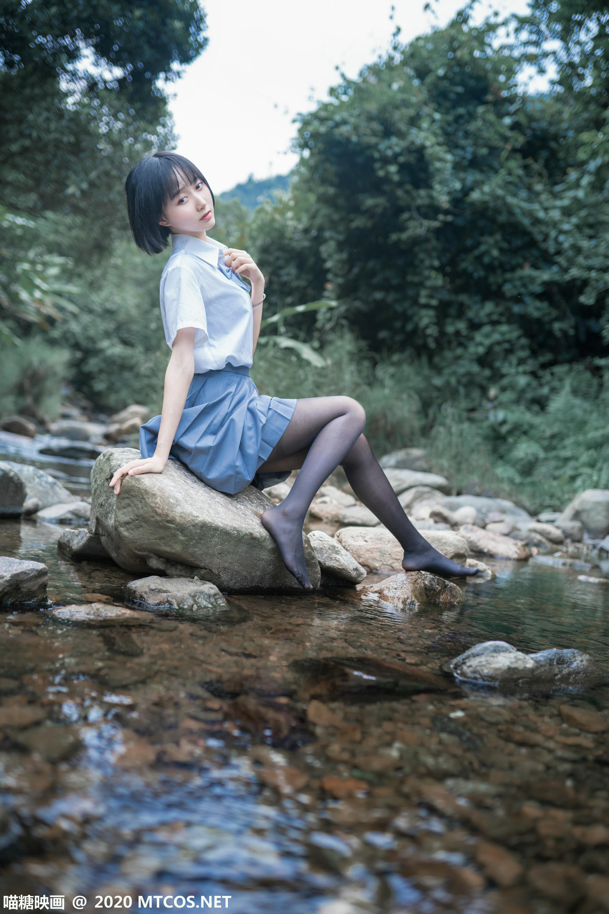 [喵糖映画] JKL.016 溪边JK制服[37P／372MB]_第1集