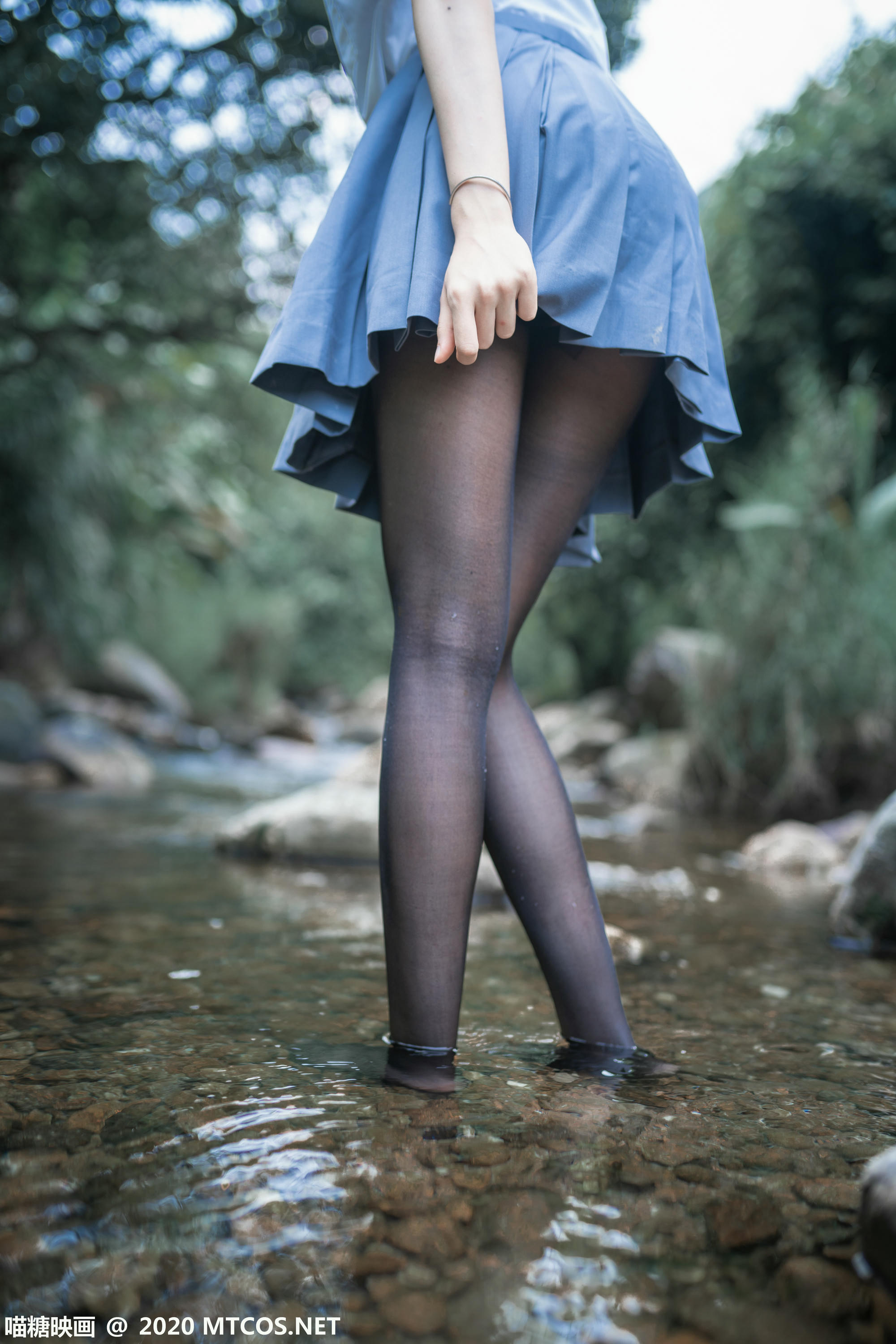 [喵糖映画] JKL.016 溪边JK制服[37P／372MB]_第1集