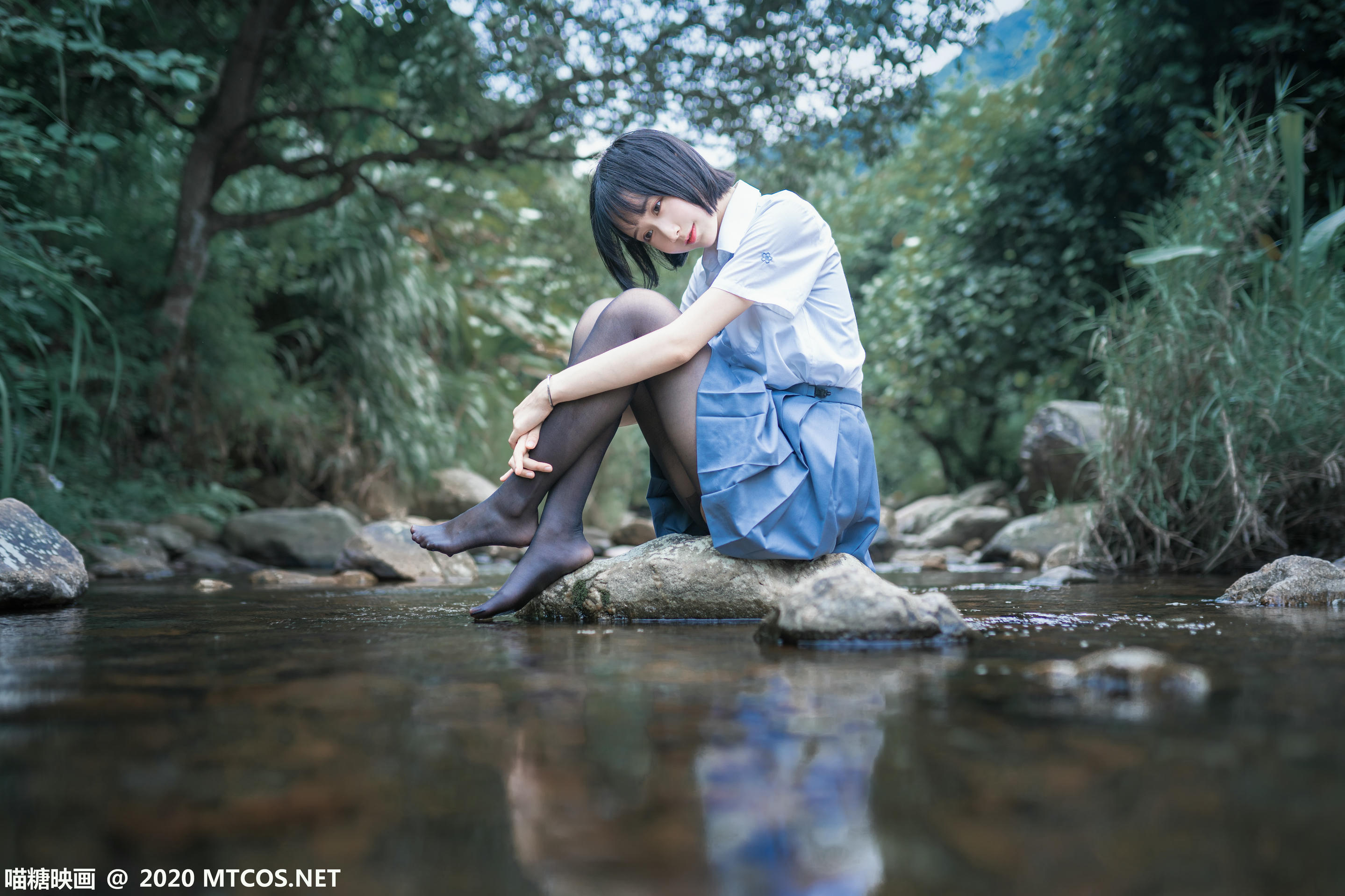 [喵糖映画] JKL.016 溪边JK制服[37P／372MB]_第1集