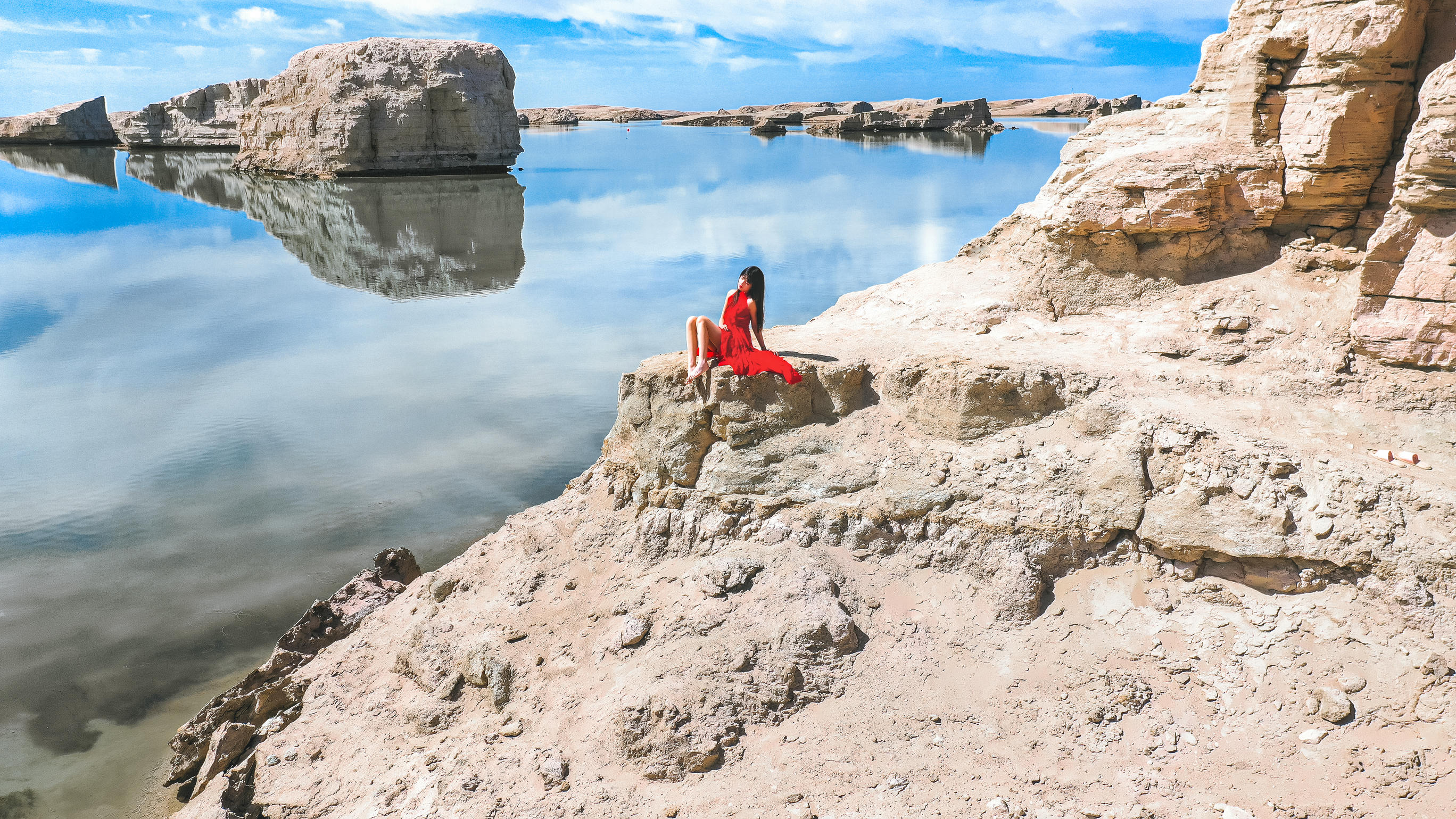 [喵糖映画] VOL.372 海边红裙[25P／461MB]_第1集