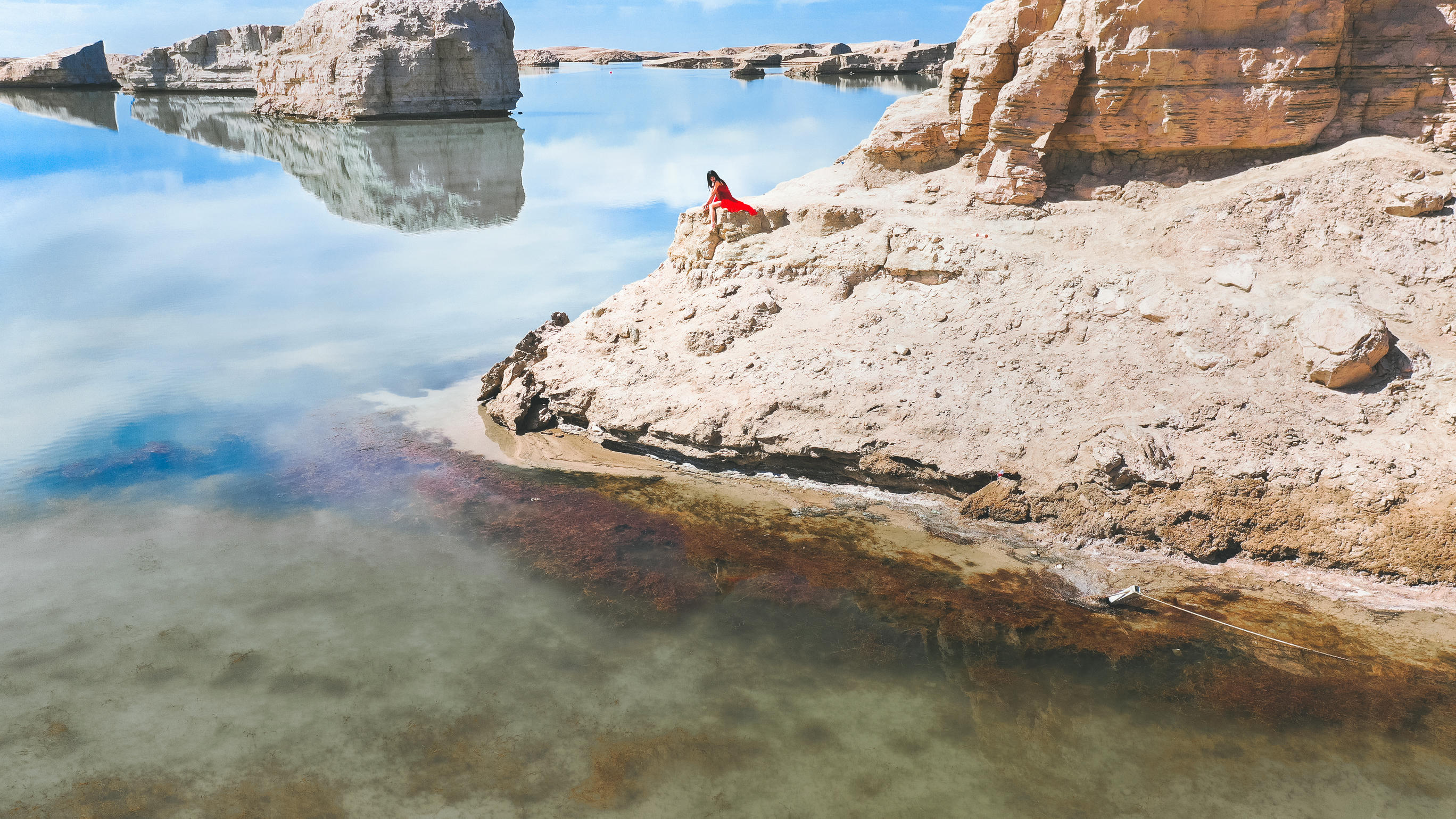 [喵糖映画] VOL.372 海边红裙[25P／461MB]_第1集