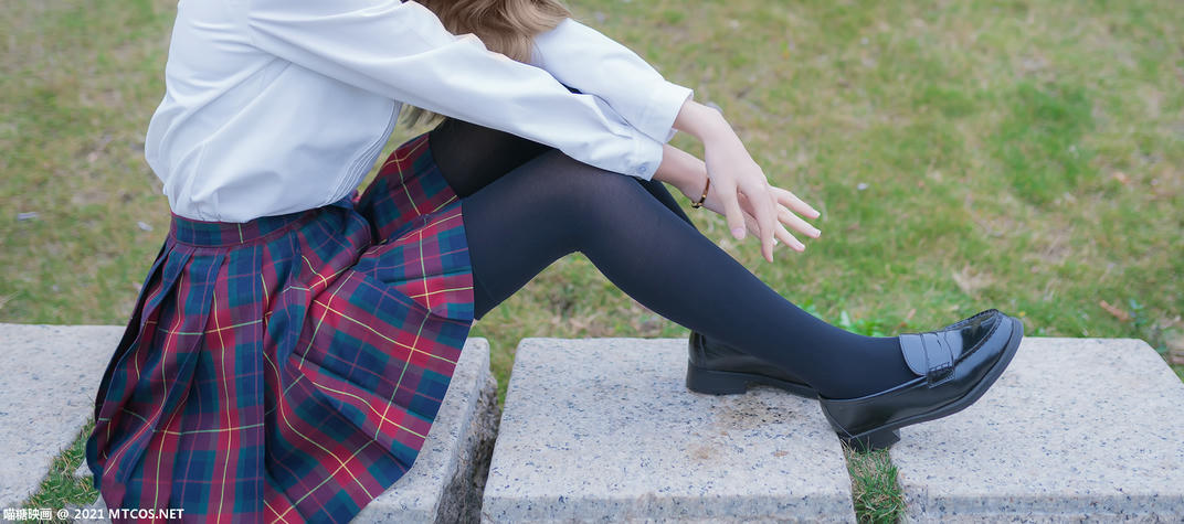 [喵糖映画] VOL.388 户外制服[38P／108MB]_第1集