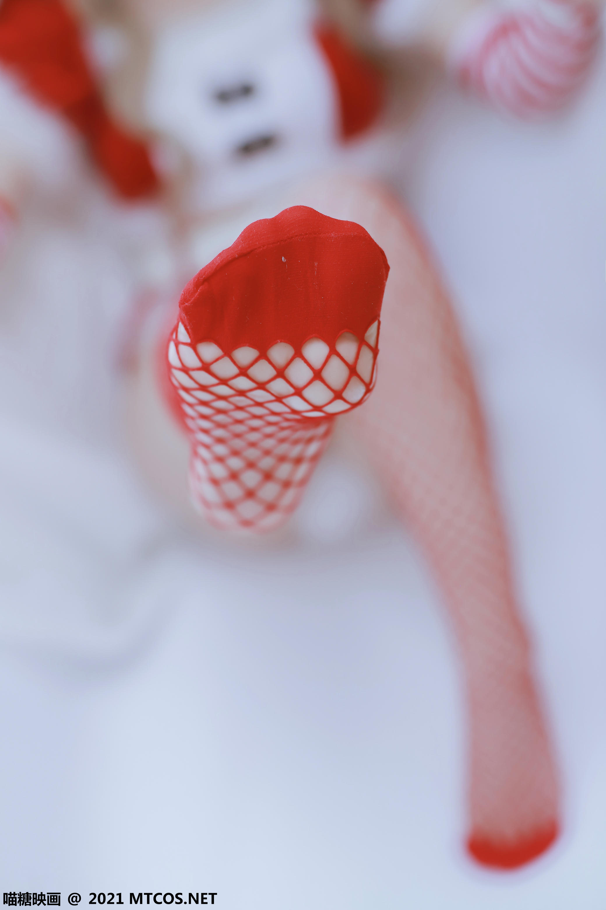 [喵糖映画] VOL.389 红色兔子[33P／444MB]_第1集