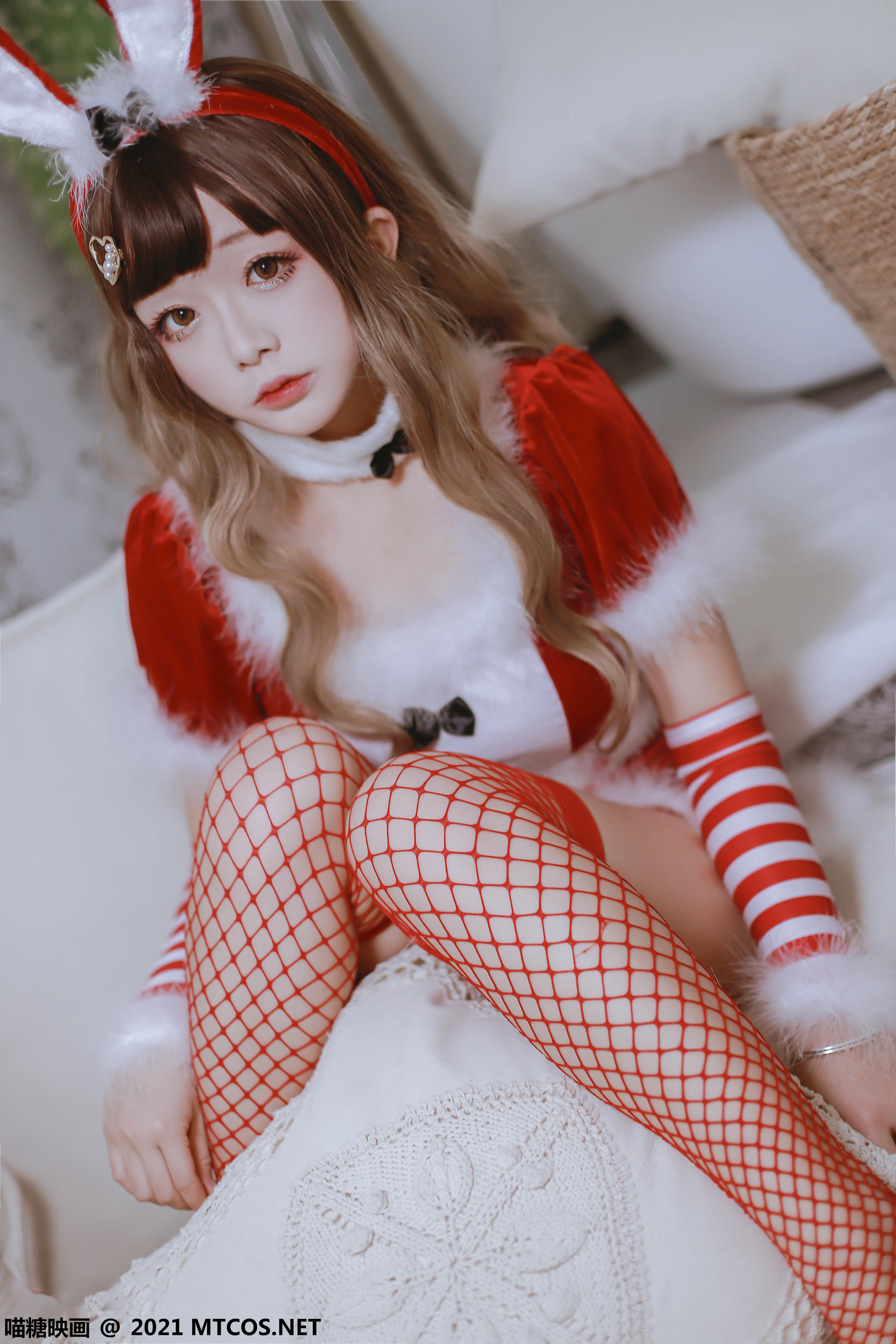 [喵糖映画] VOL.389 红色兔子[33P／444MB]_第1集