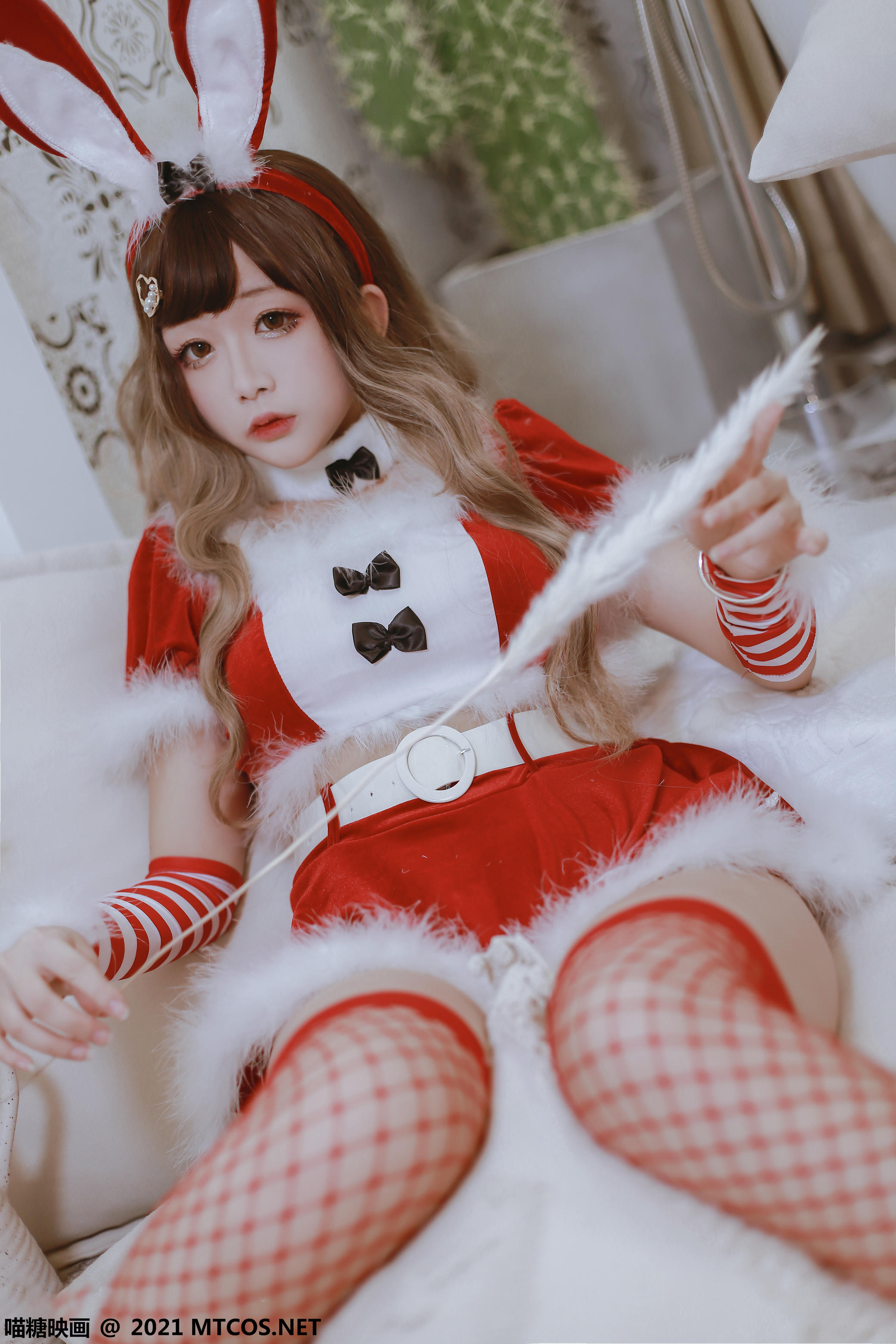 [喵糖映画] VOL.389 红色兔子[33P／444MB]_第2集