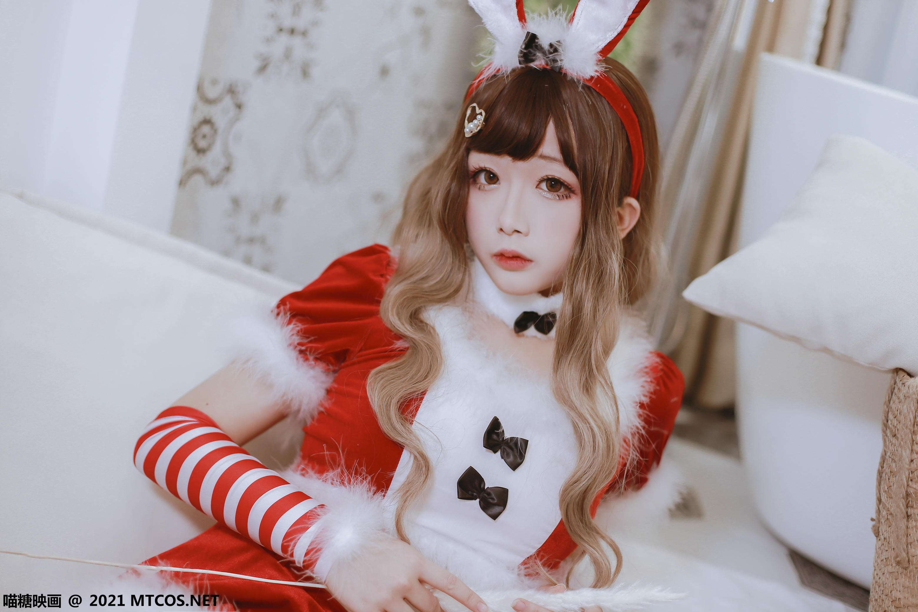 [喵糖映画] VOL.389 红色兔子[33P／444MB]_第2集