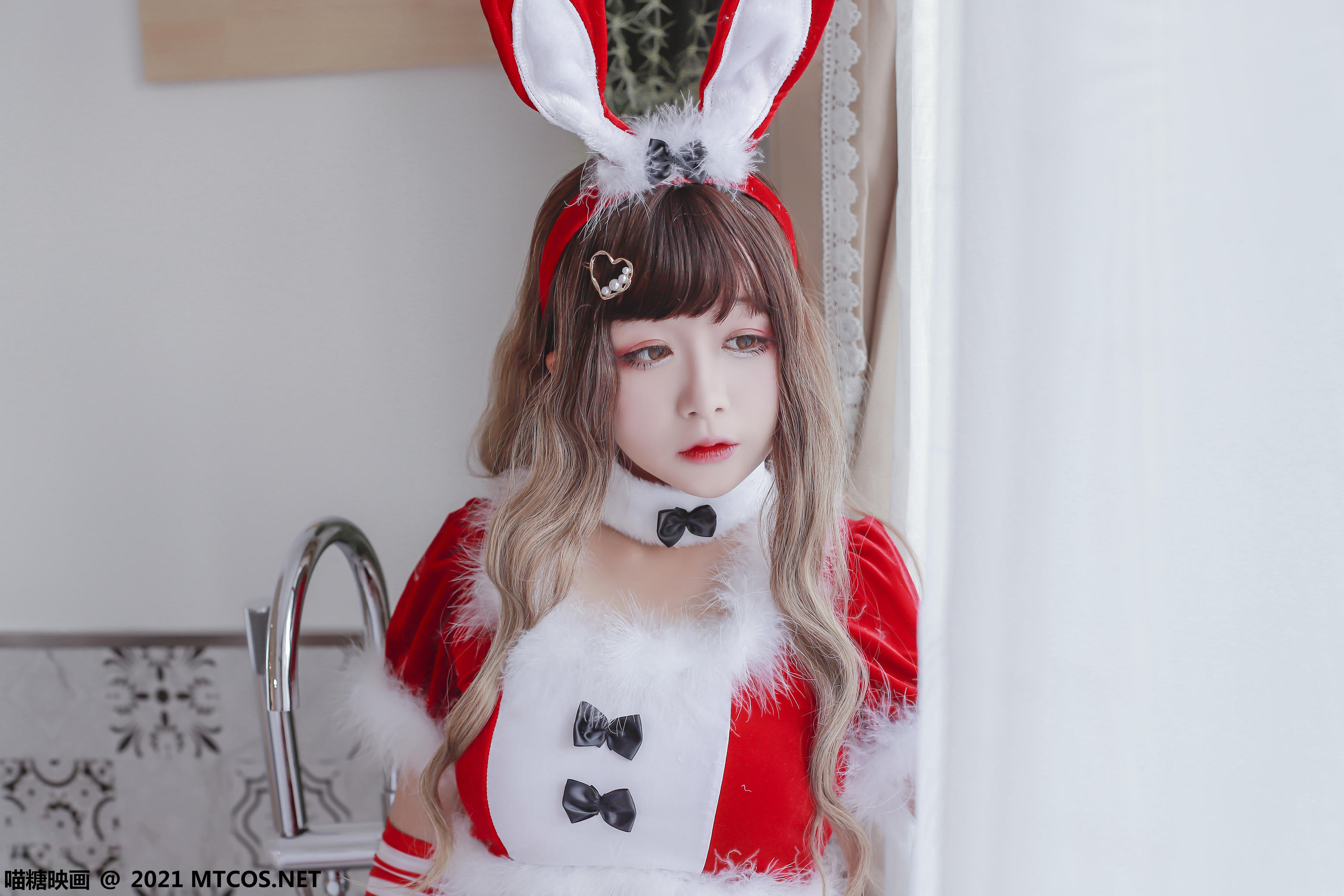 [喵糖映画] VOL.389 红色兔子[33P／444MB]_第2集