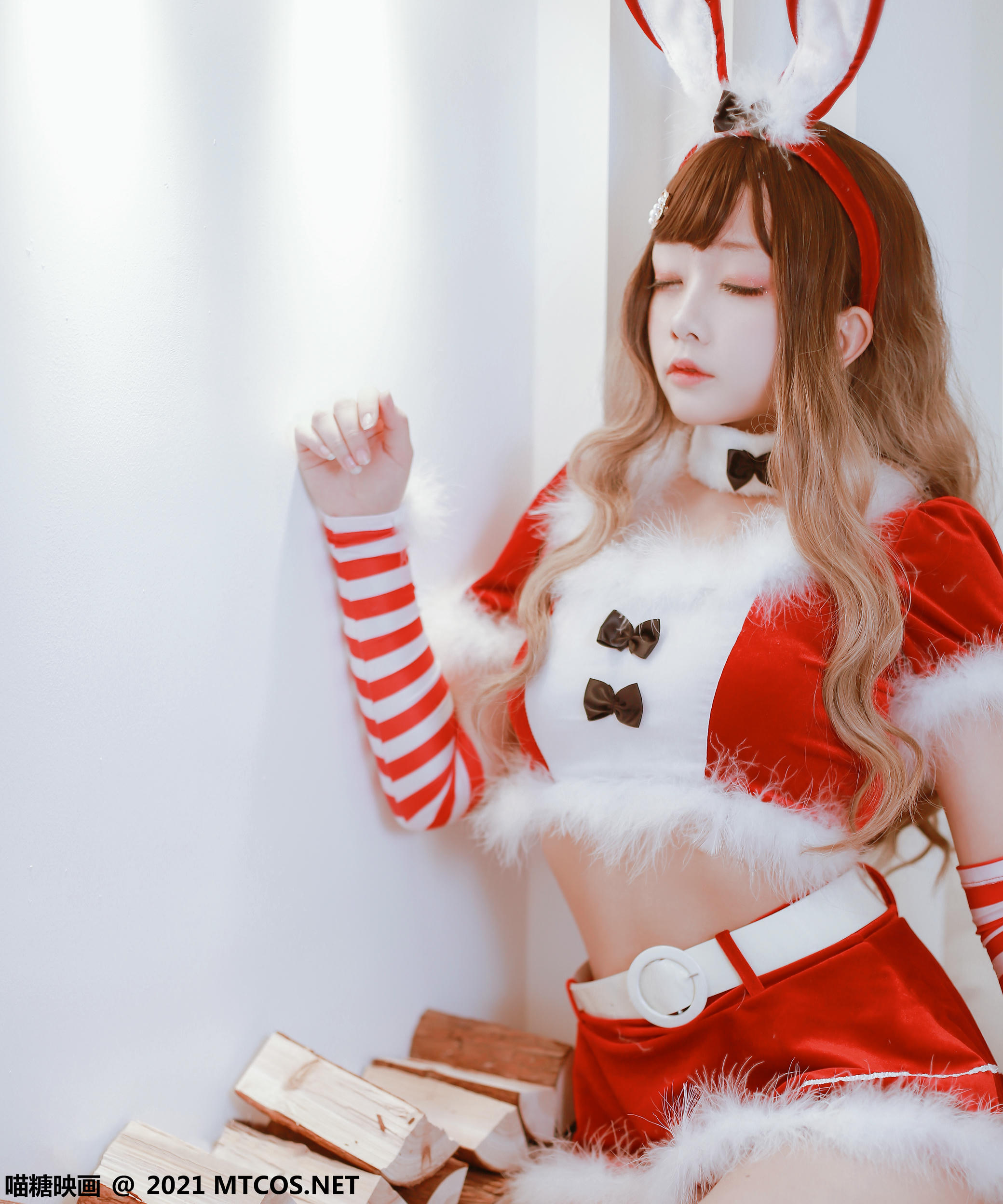 [喵糖映画] VOL.389 红色兔子[33P／444MB]_第2集