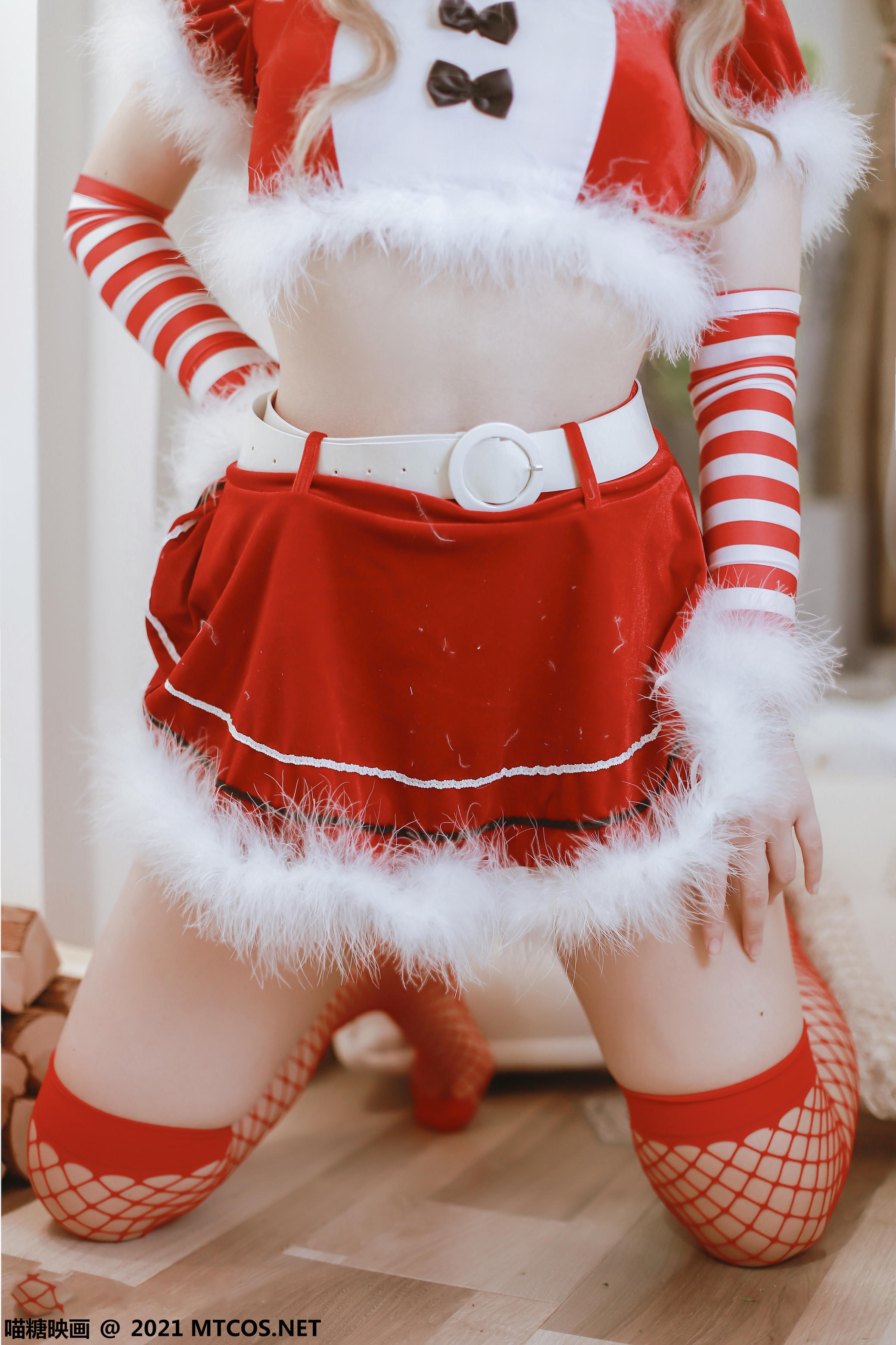 [喵糖映画] VOL.389 红色兔子[33P／444MB]_第2集