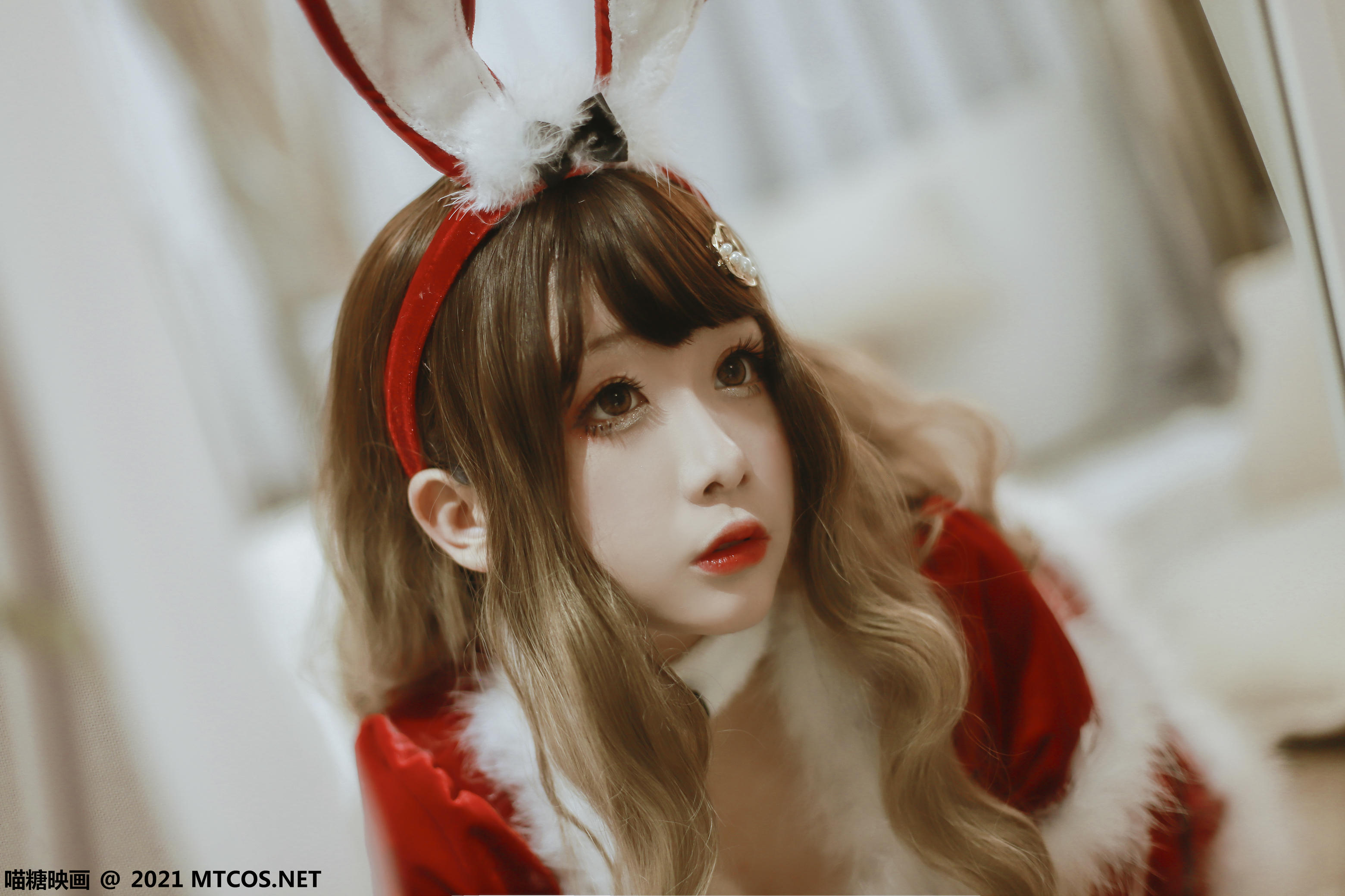 [喵糖映画] VOL.389 红色兔子[33P／444MB]_第2集