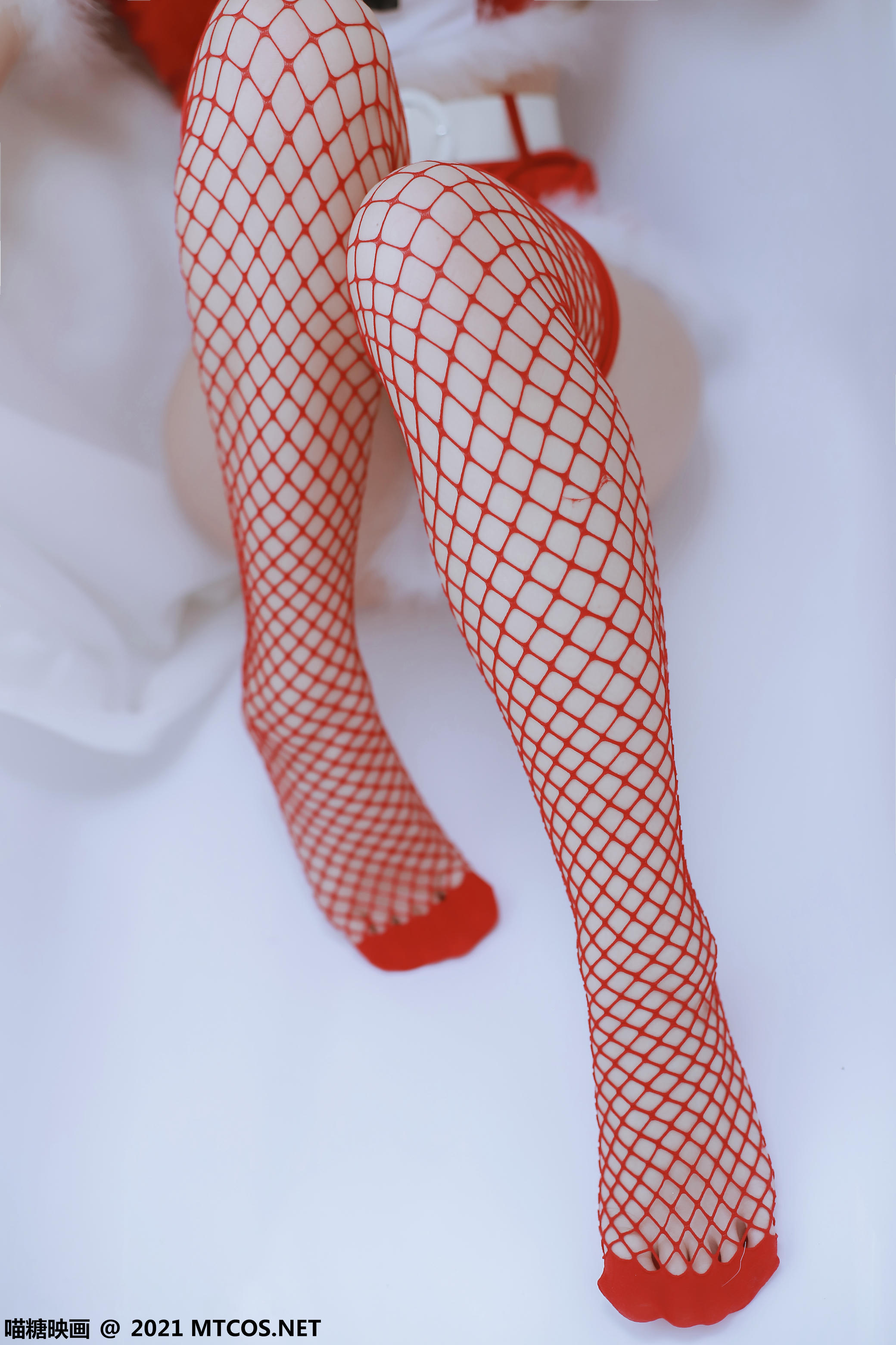 [喵糖映画] VOL.389 红色兔子[33P／444MB]_第1集