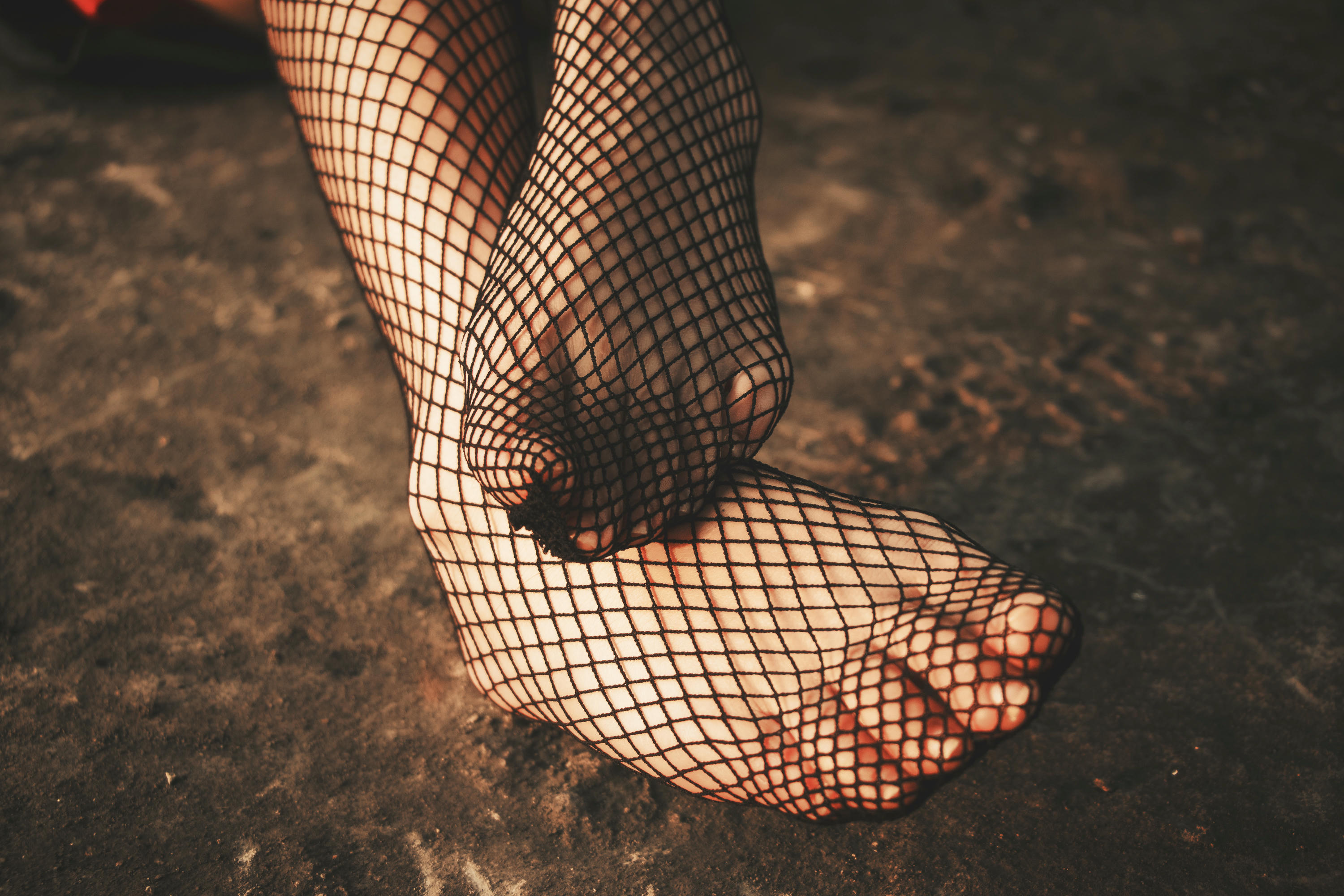 [喵糖映画] VOL.394 红色吊带裙[36P／410MB]_第1集