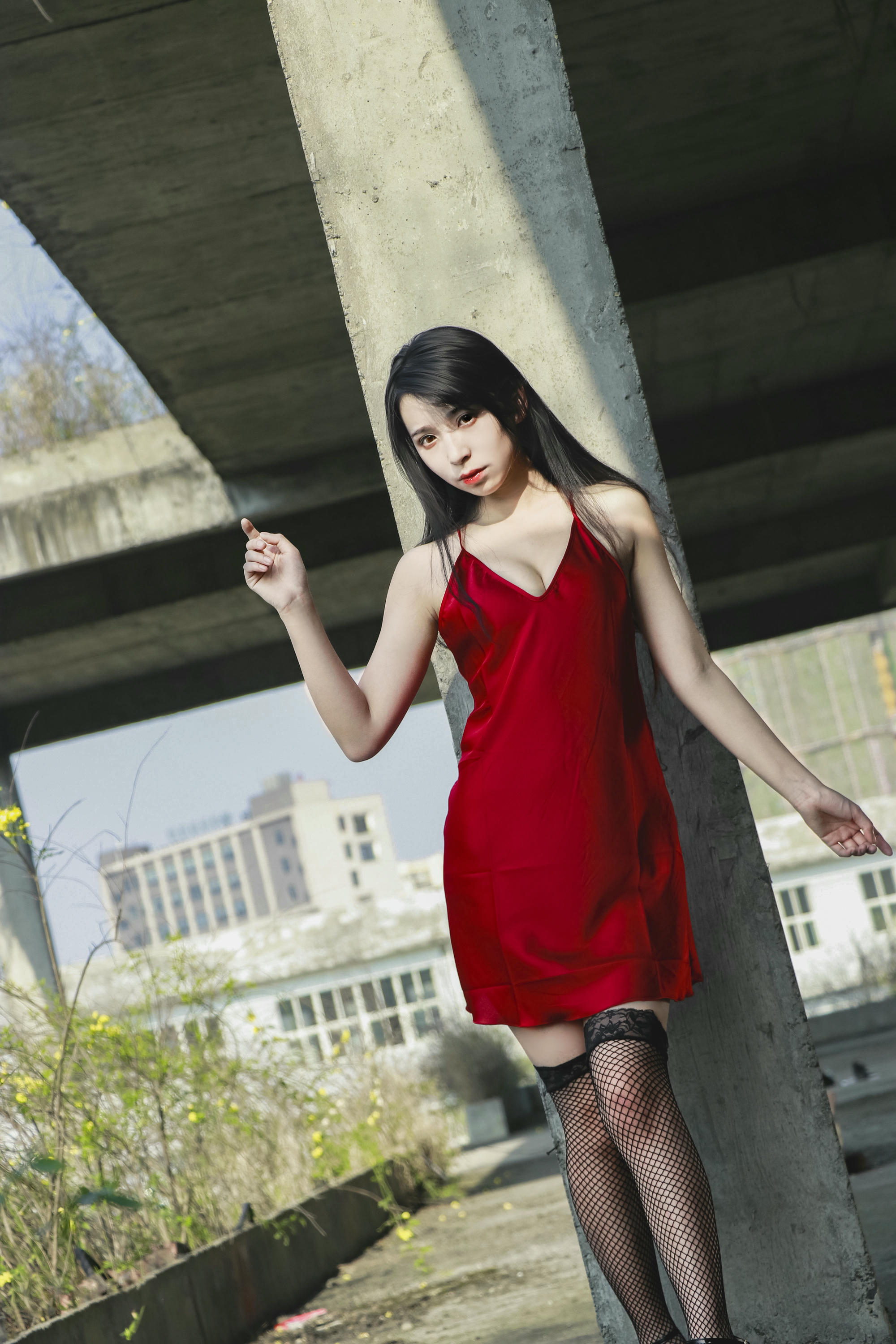 [喵糖映画] VOL.394 红色吊带裙[36P／410MB]_第2集