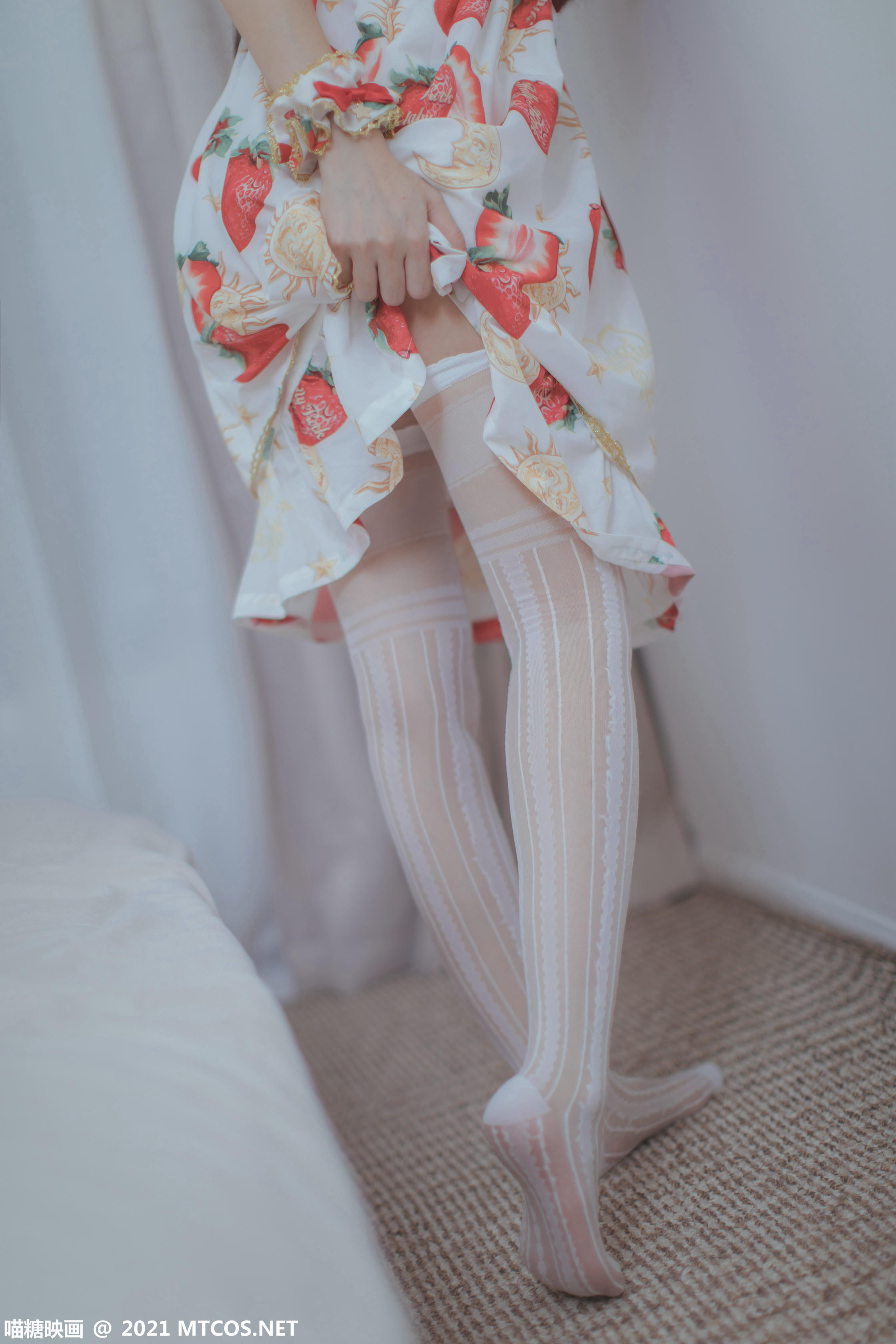 [喵糖映画] VOL.407 草莓小裙子[40P／366MB]_第2集