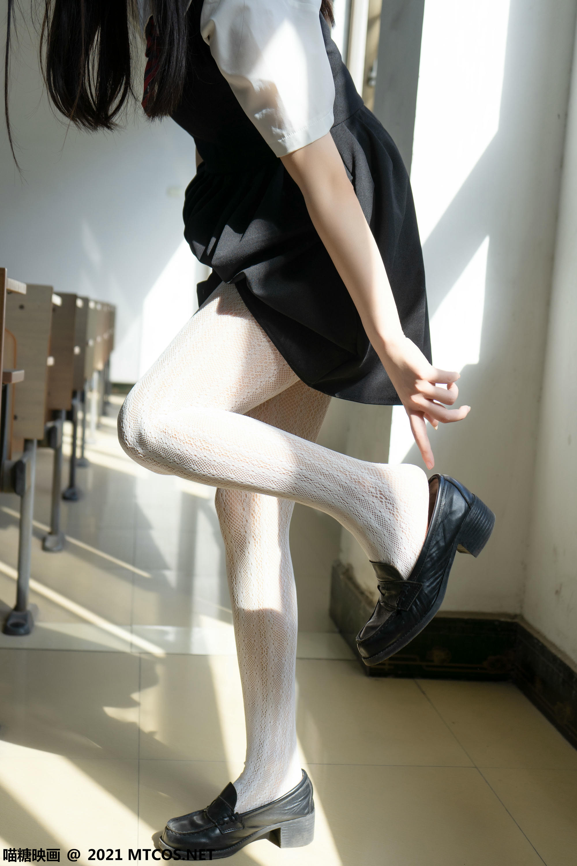 [喵糖映画] VOL.413 教室学妹[39P／337MB]_第2集