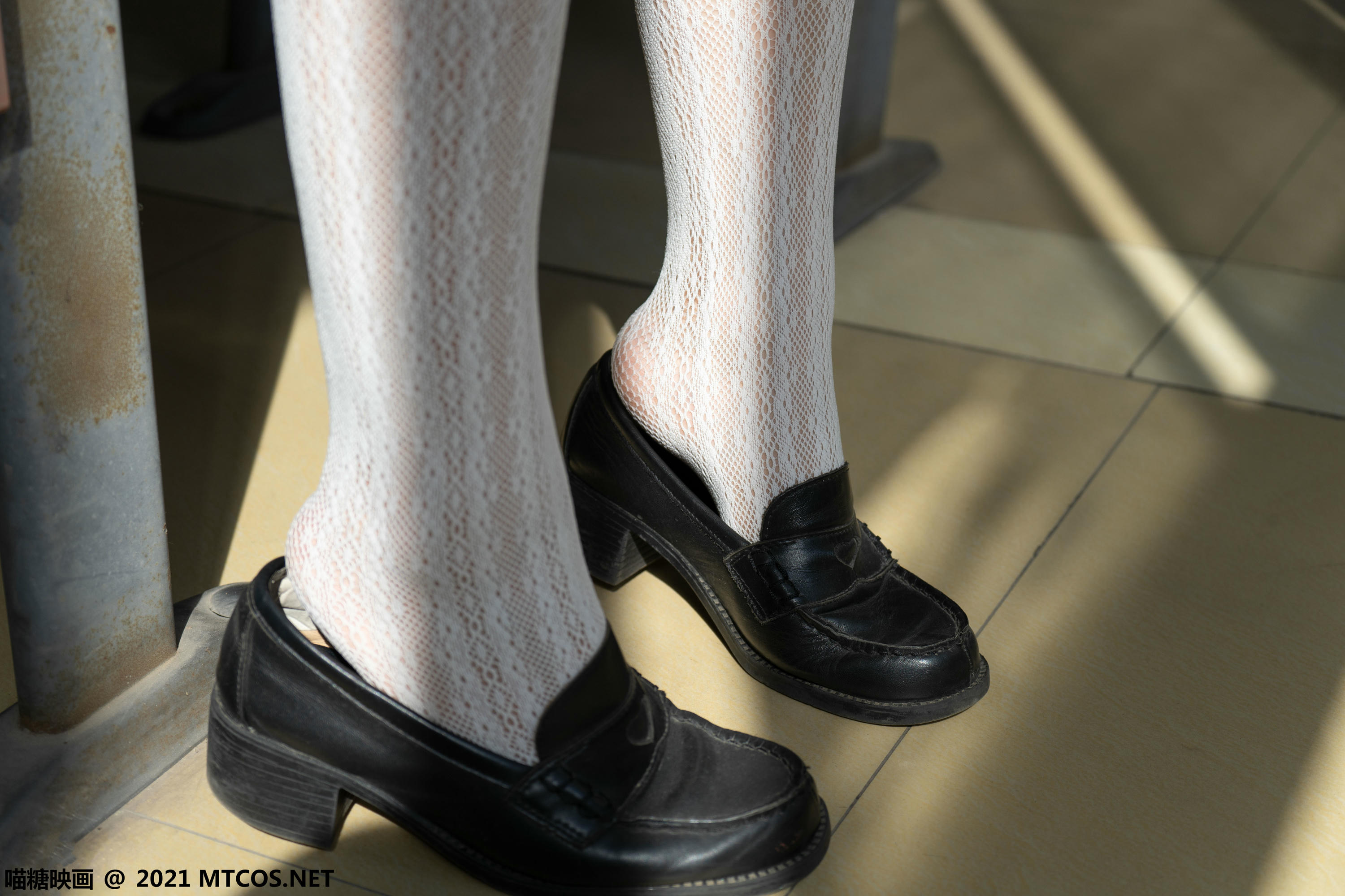 [喵糖映画] VOL.413 教室学妹[39P／337MB]_第2集