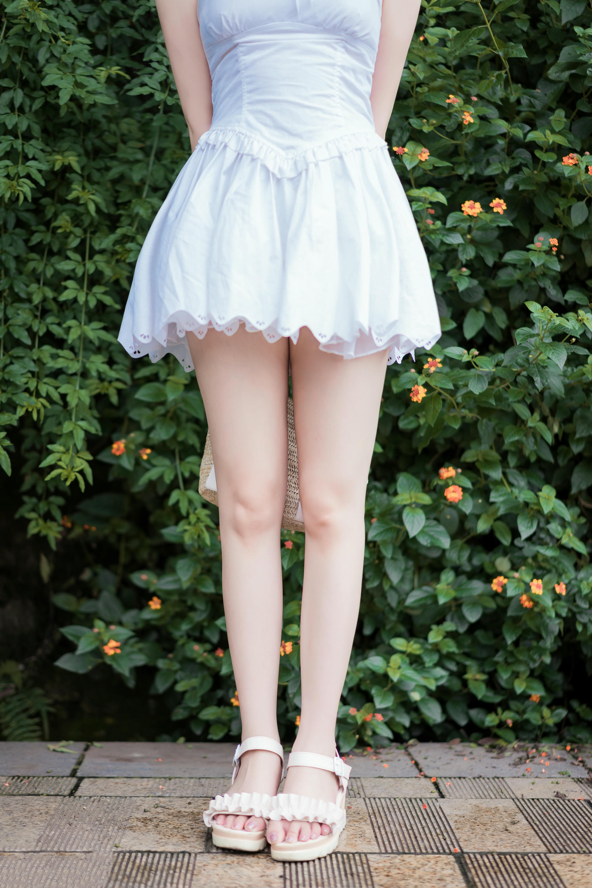 [喵糖映画] VOL.414 花园白裙[37P-402MB]_第1集