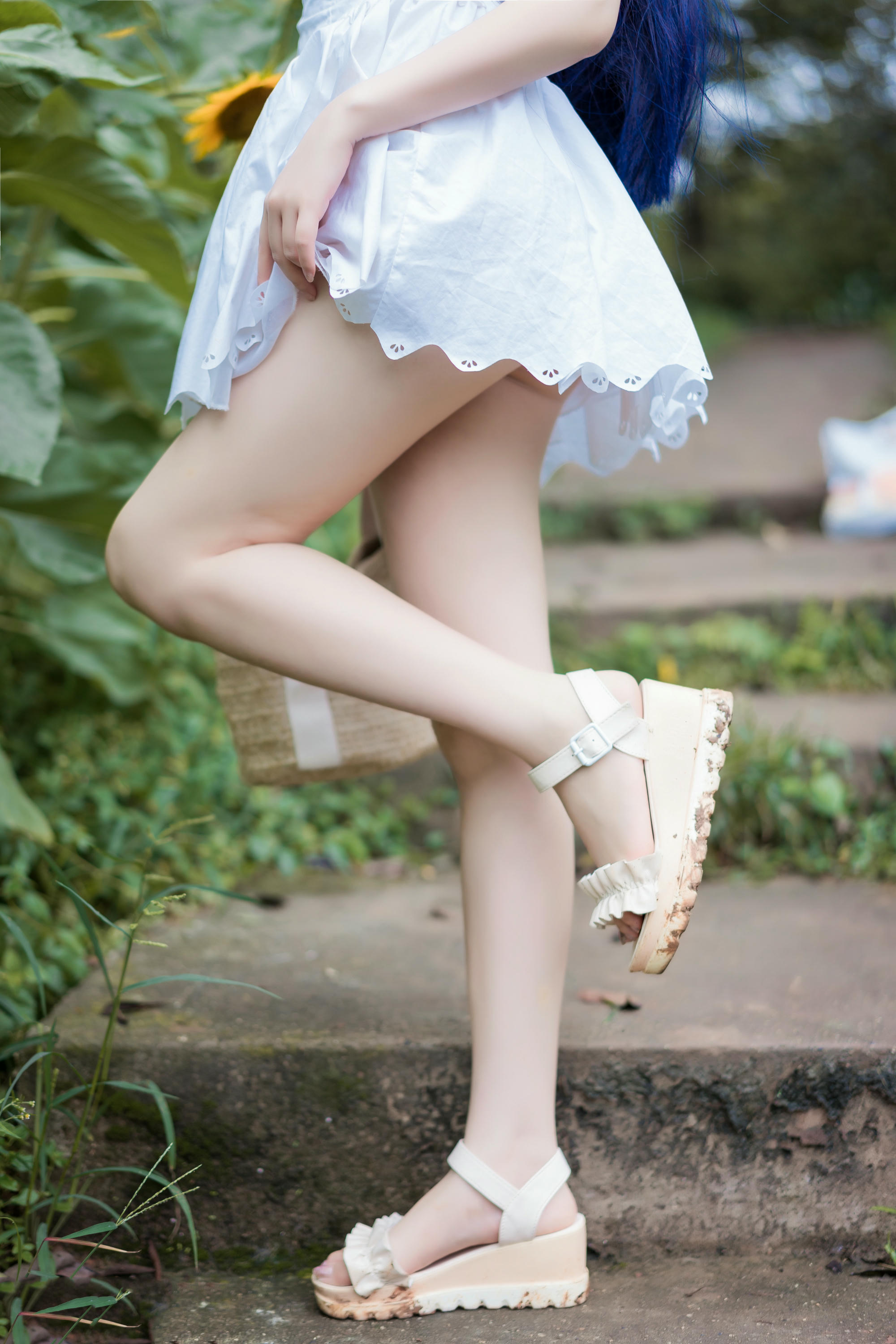 [喵糖映画] VOL.414 花园白裙[37P-402MB]_第1集