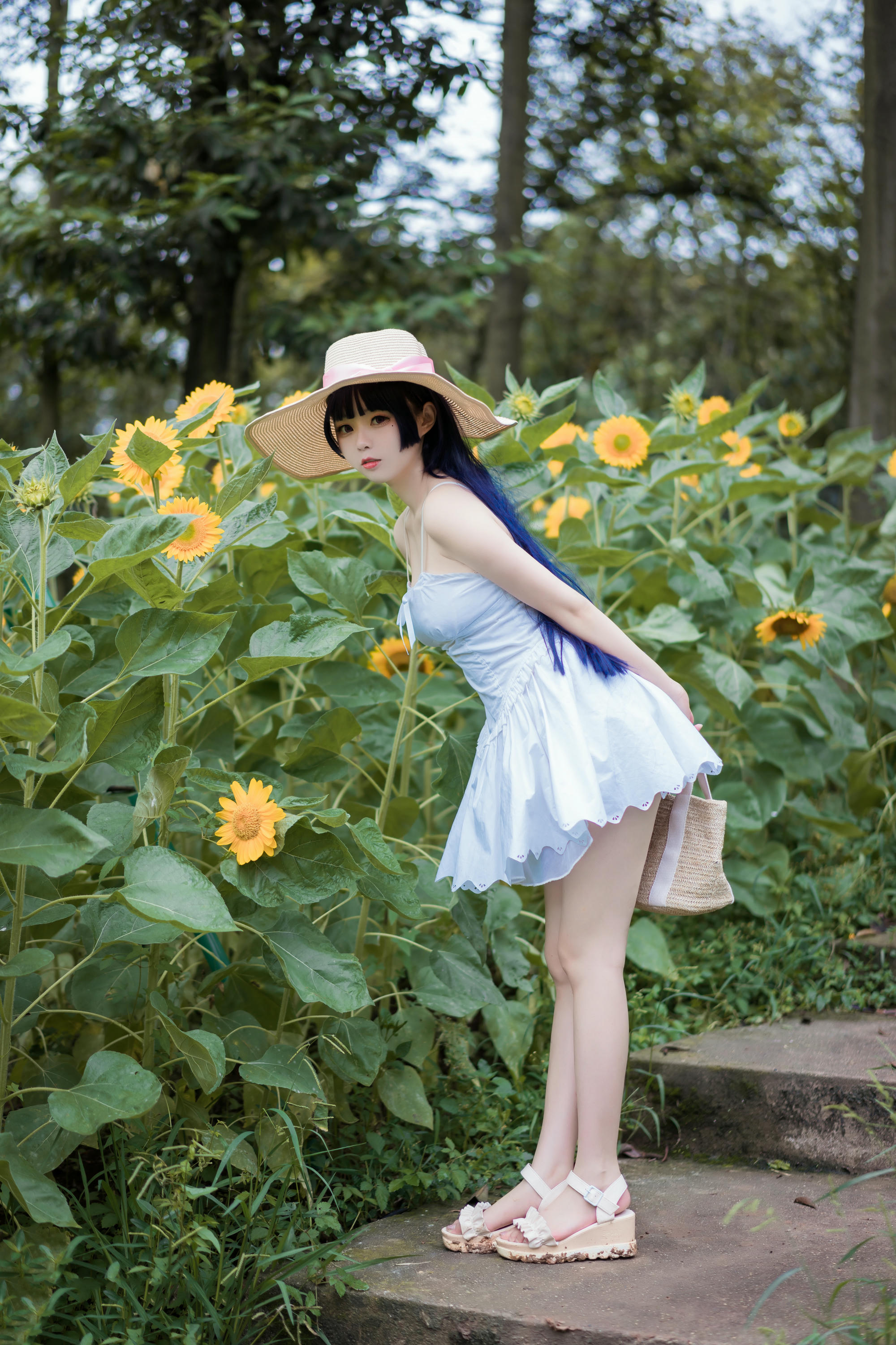 [喵糖映画] VOL.414 花园白裙[37P-402MB]_第1集