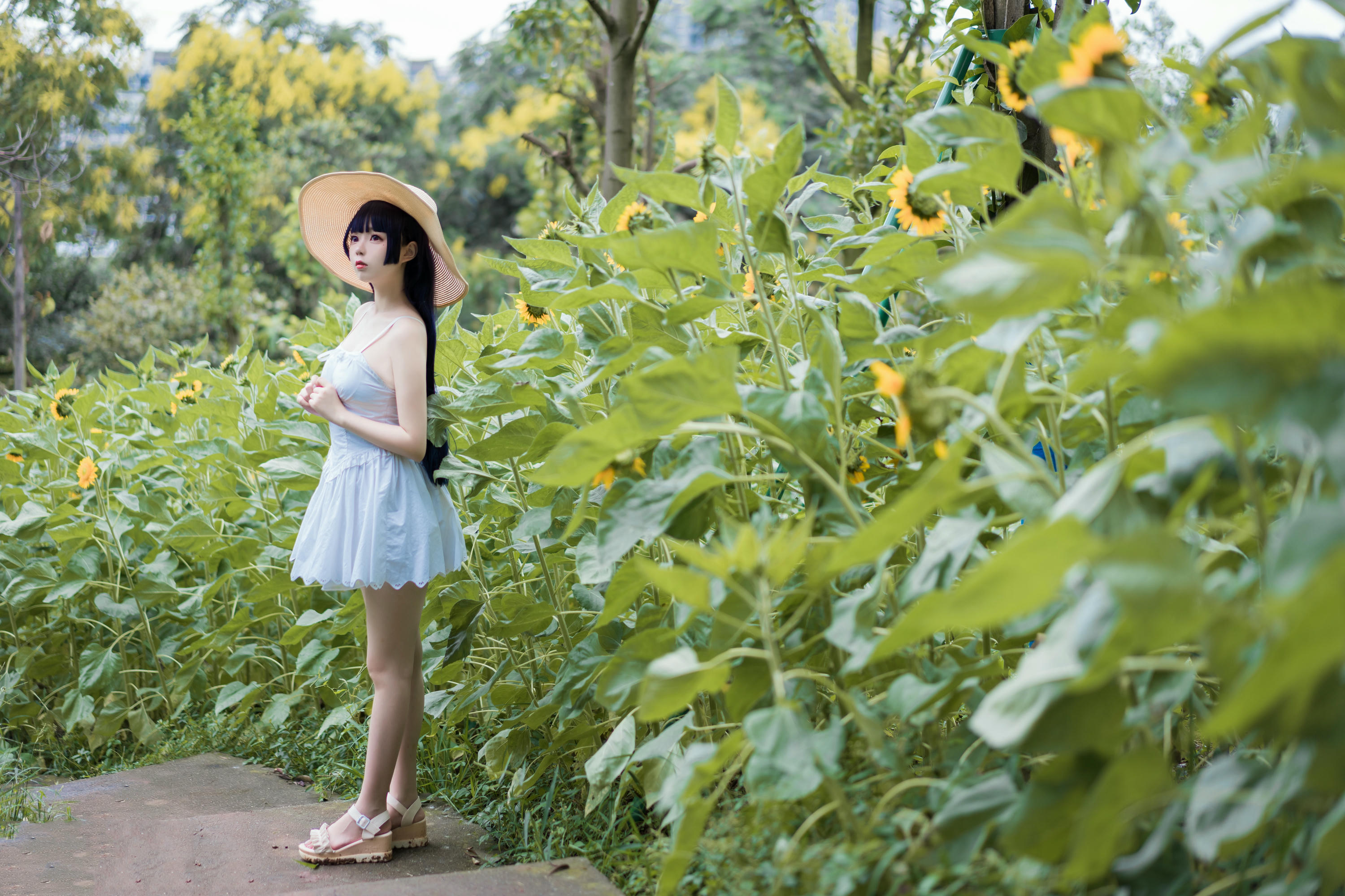 [喵糖映画] VOL.414 花园白裙[37P-402MB]_第2集